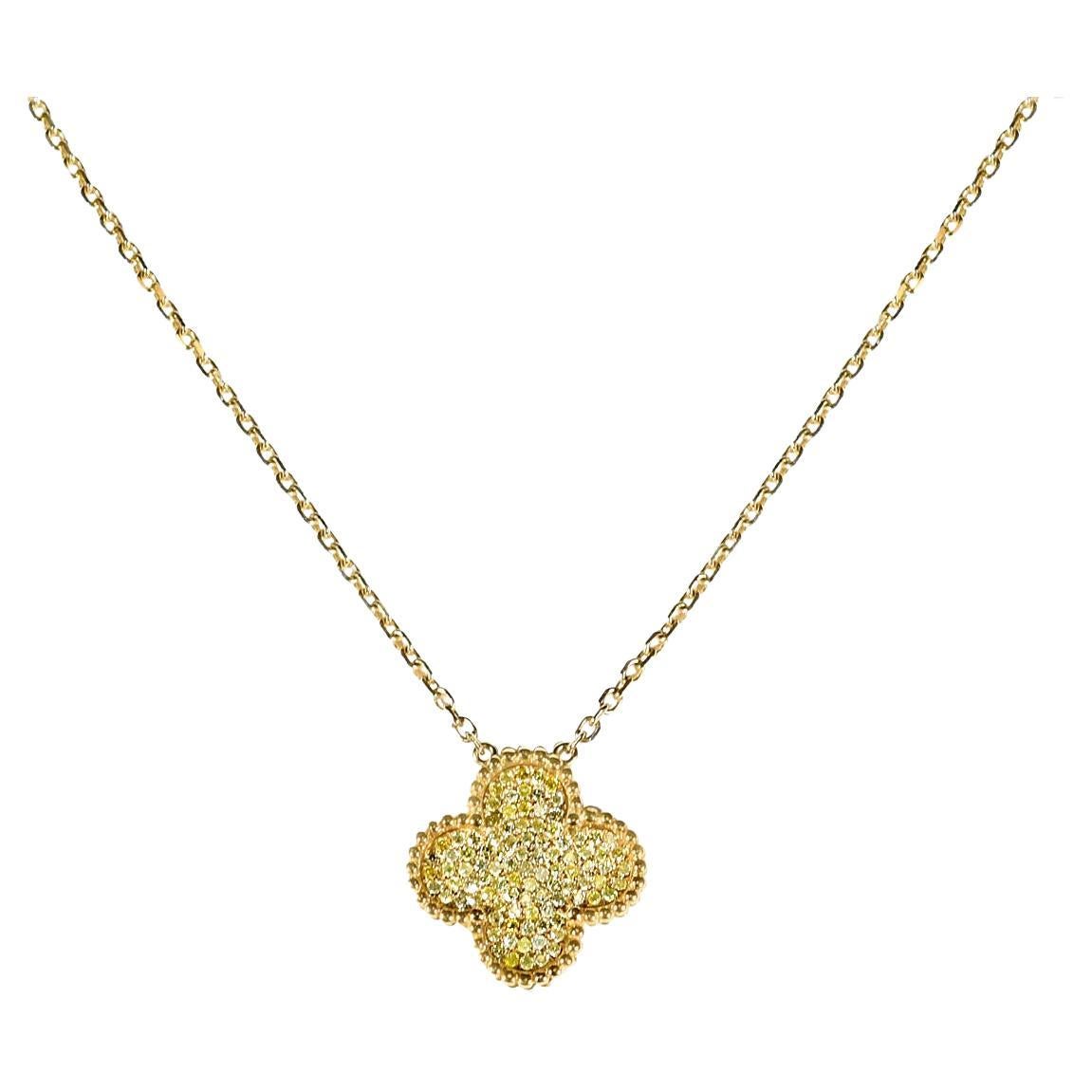 Important collier pendentif trèfle fantaisie en or 18 carats avec diamants jaunes, 6 042 $, Neuf avec étiquette