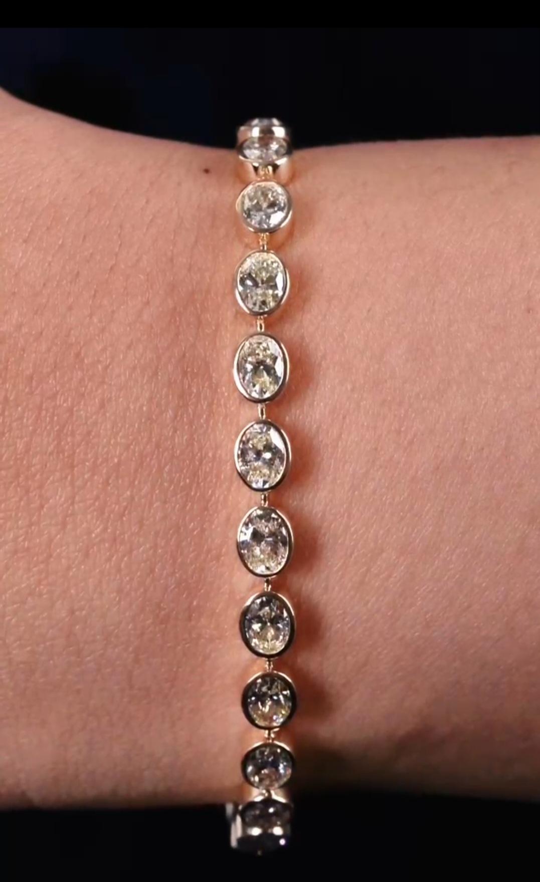 El siguiente artículo que te ofrecemos es esta preciosa e importante pulsera de tenis de oro de 18 quilates con diamantes amarillos de talla ovalada. ¡La pulsera está compuesta por más de 12 quilates de magníficos diamantes amarillos de fantasía!