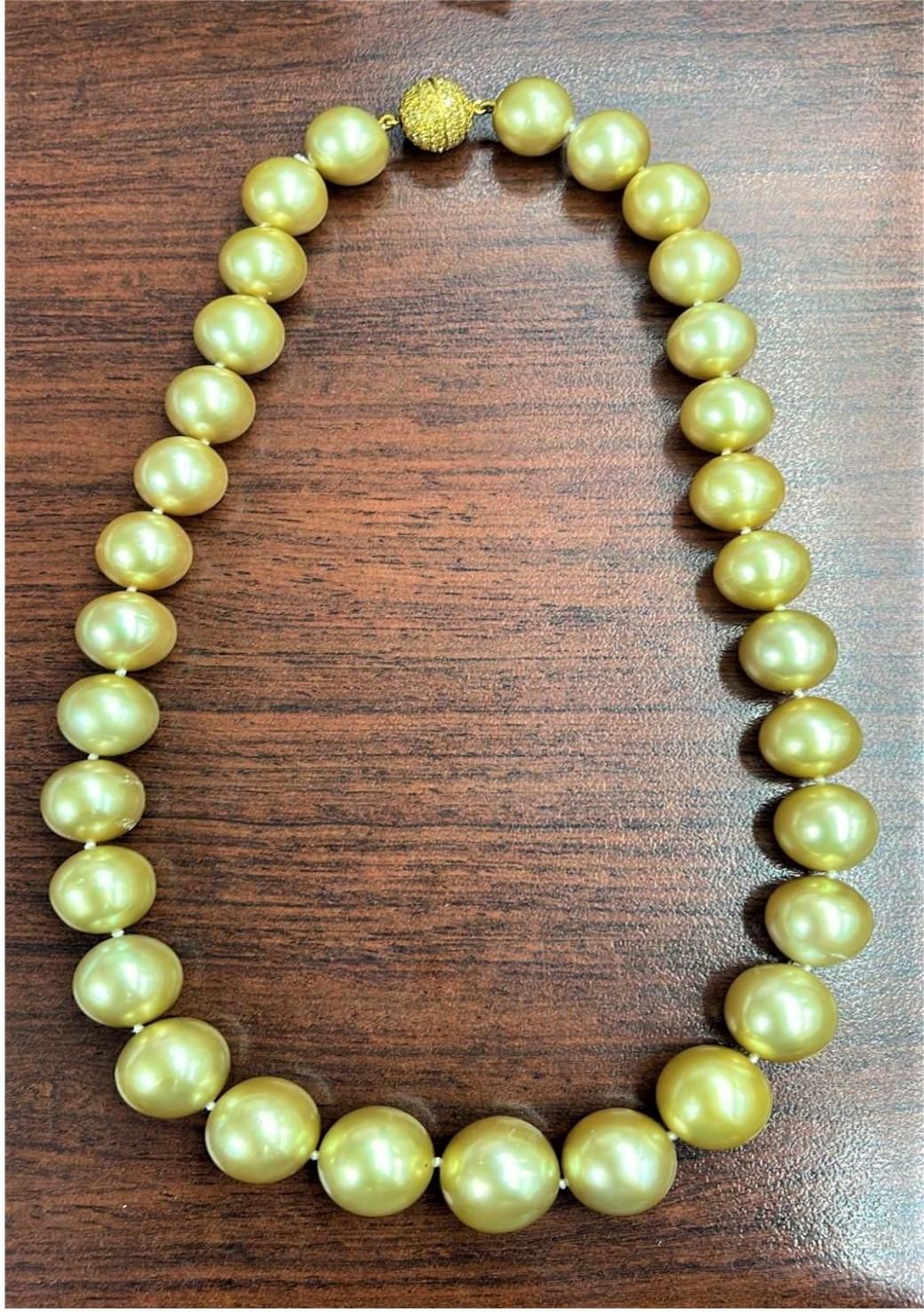 The Following Item we are offering is this Beautiful Important 18KT Gold Magnficent Rare Golden South Sea Pearl and Fancy Diamond Necklace. Bracelet is comprised of 31 Beautiful Magnificent High Luster Large South Sea Golden Pearls that gives off a