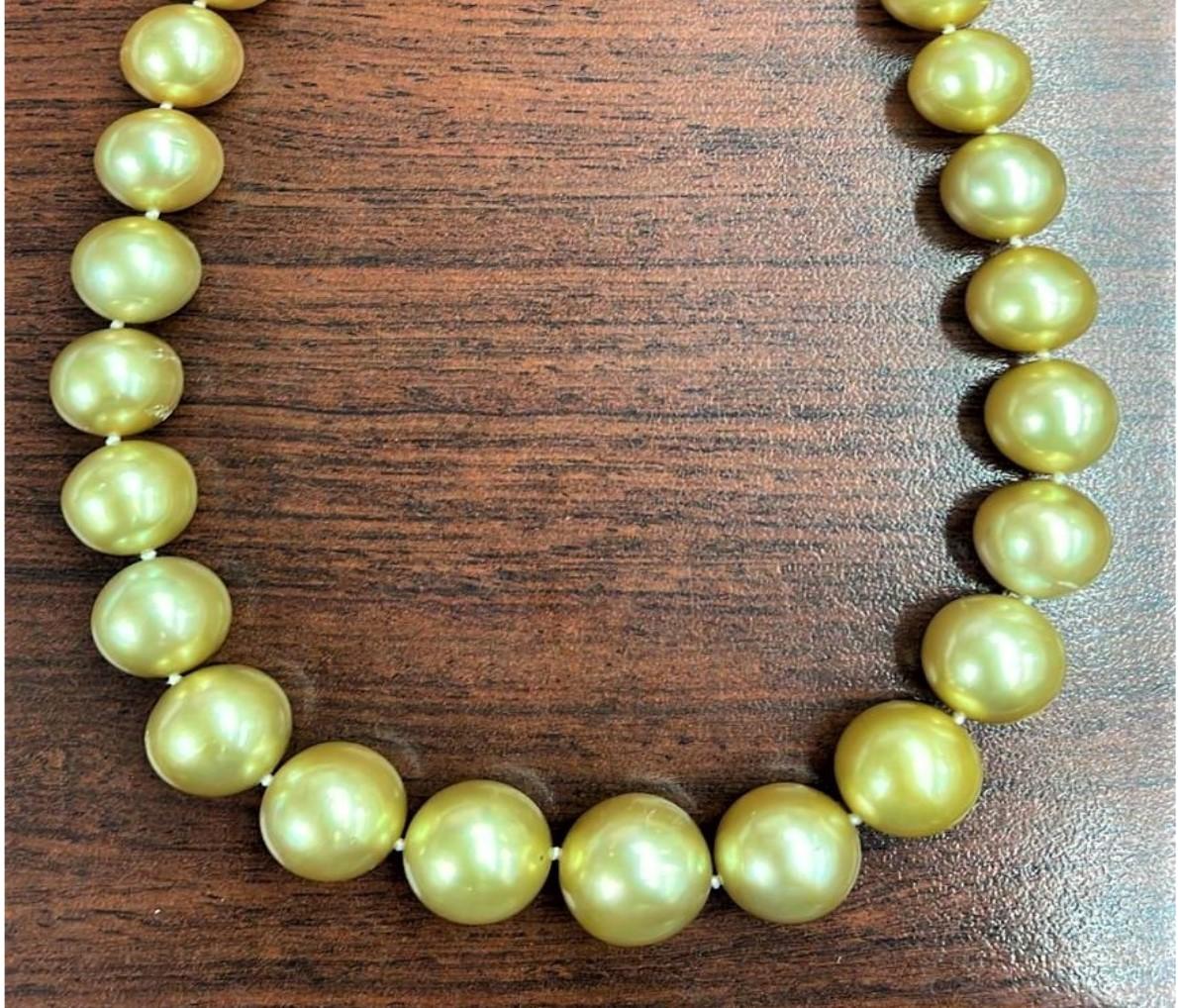 Round Cut NWT $60, 000 Gorgeous 18KT Gold South Sea Golden Pearl Yellow Diamond Necklace For Sale