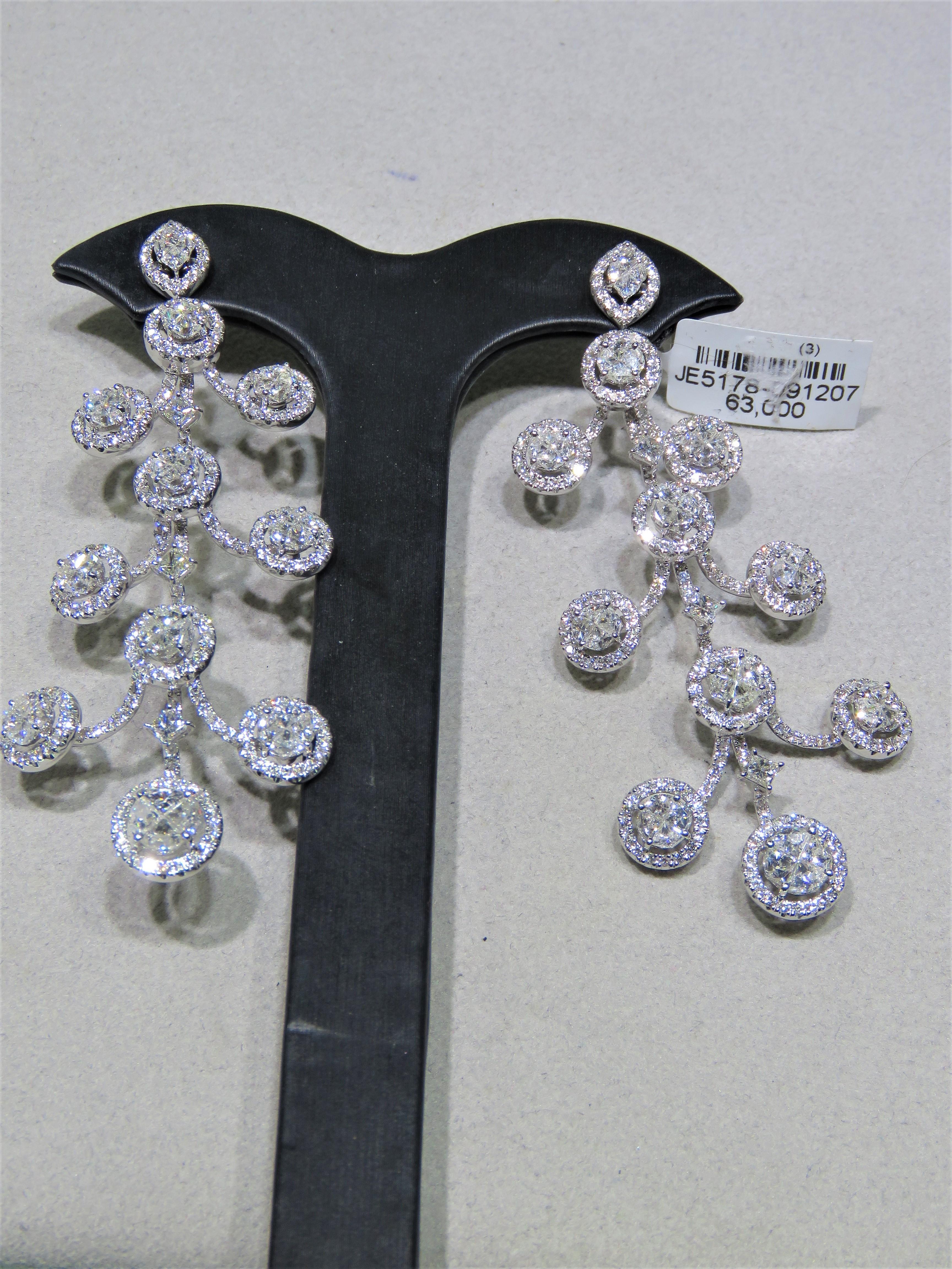 Mixed Cut NWT $63, 000 18KT Gold Fancy 10.50CT Gorgeous Exquisite Diamond Dangling Earrings For Sale