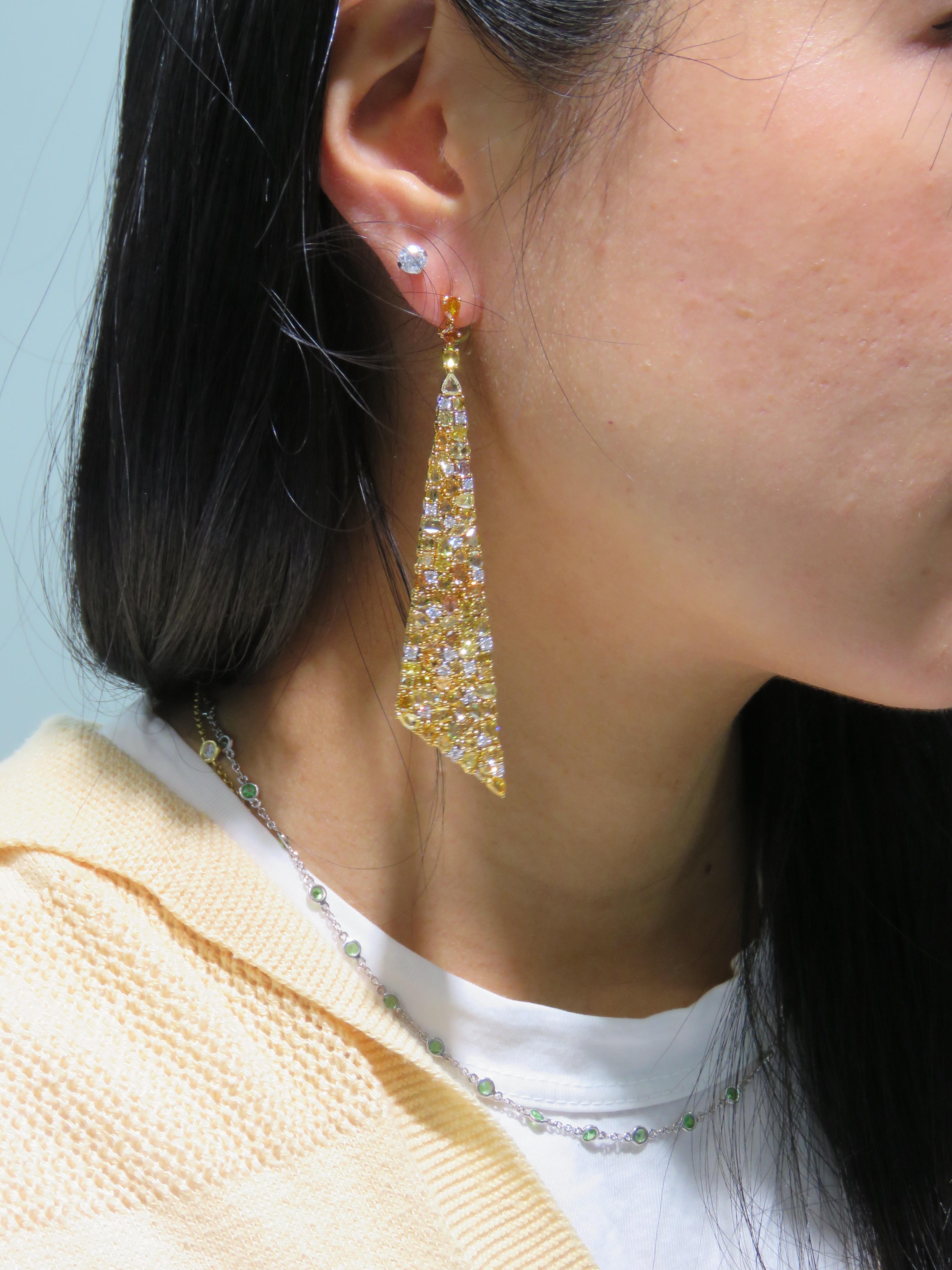 Donna NWT $65,000 Orecchini a goccia in oro 18KT con diamanti gialli e fantasia in vendita