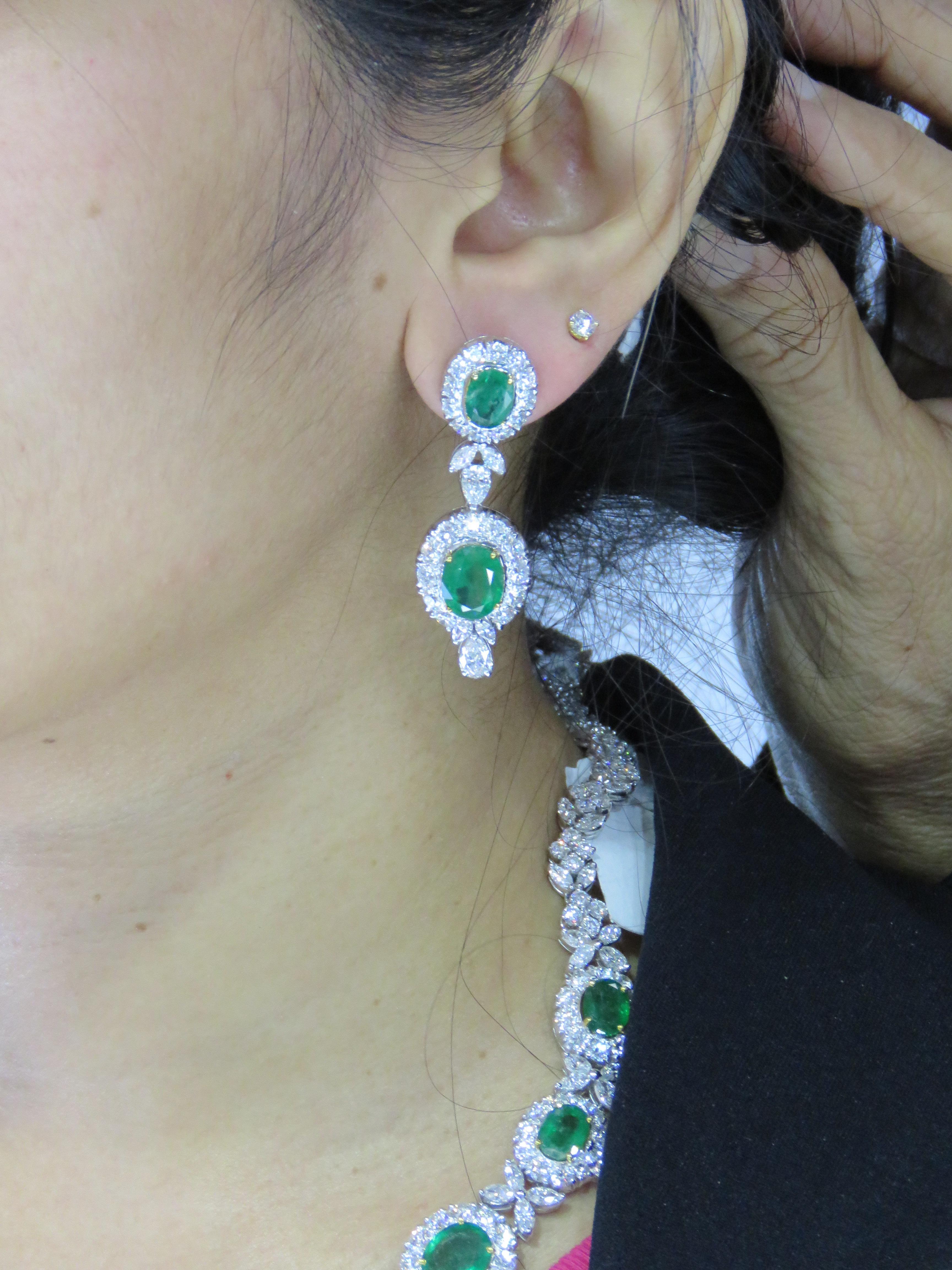NWT $65, 000 Pendientes Colgantes 18KT Diamante Esmeralda Colombiana Grande Brillante Corte mixto en venta
