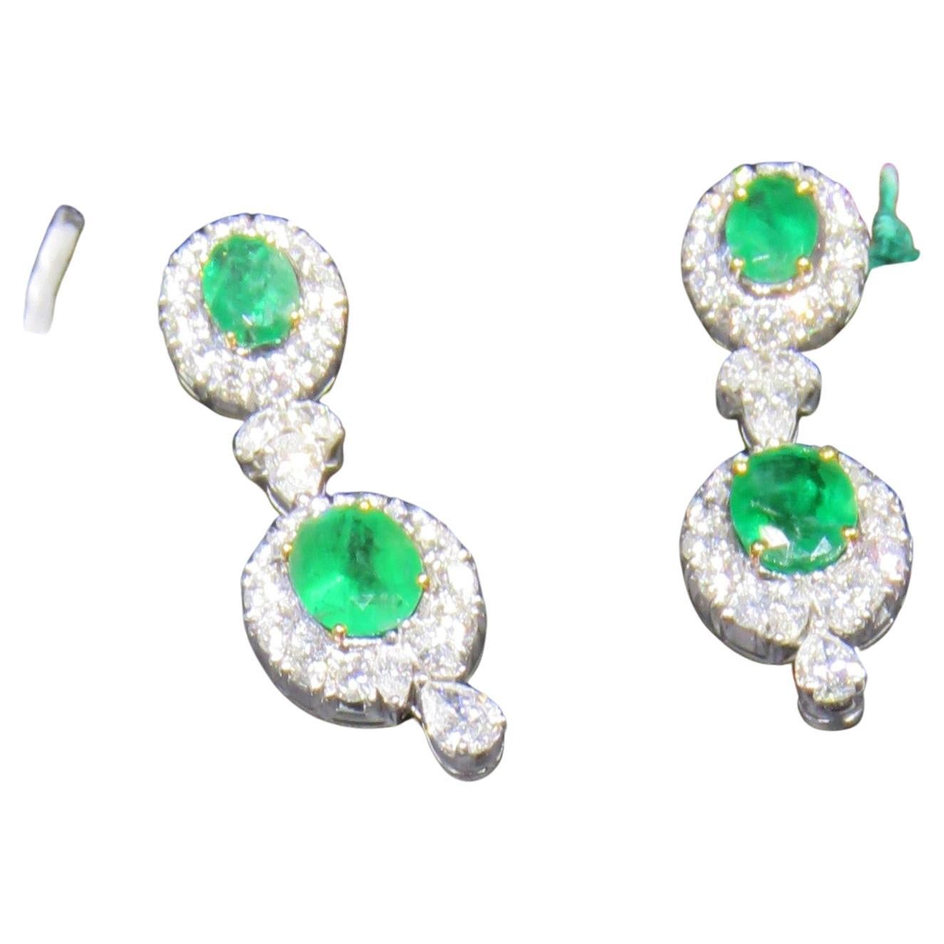 NWT $65, 000 18KT Large Glittering Colombian Emerald Diamond Dangle Earrings