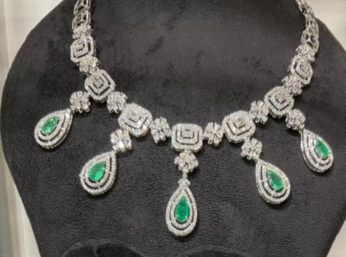 Mixed Cut NWT $65, 000 Rare Gorgeous White Gold Fancy Emerald Diamond Fringe Necklace For Sale