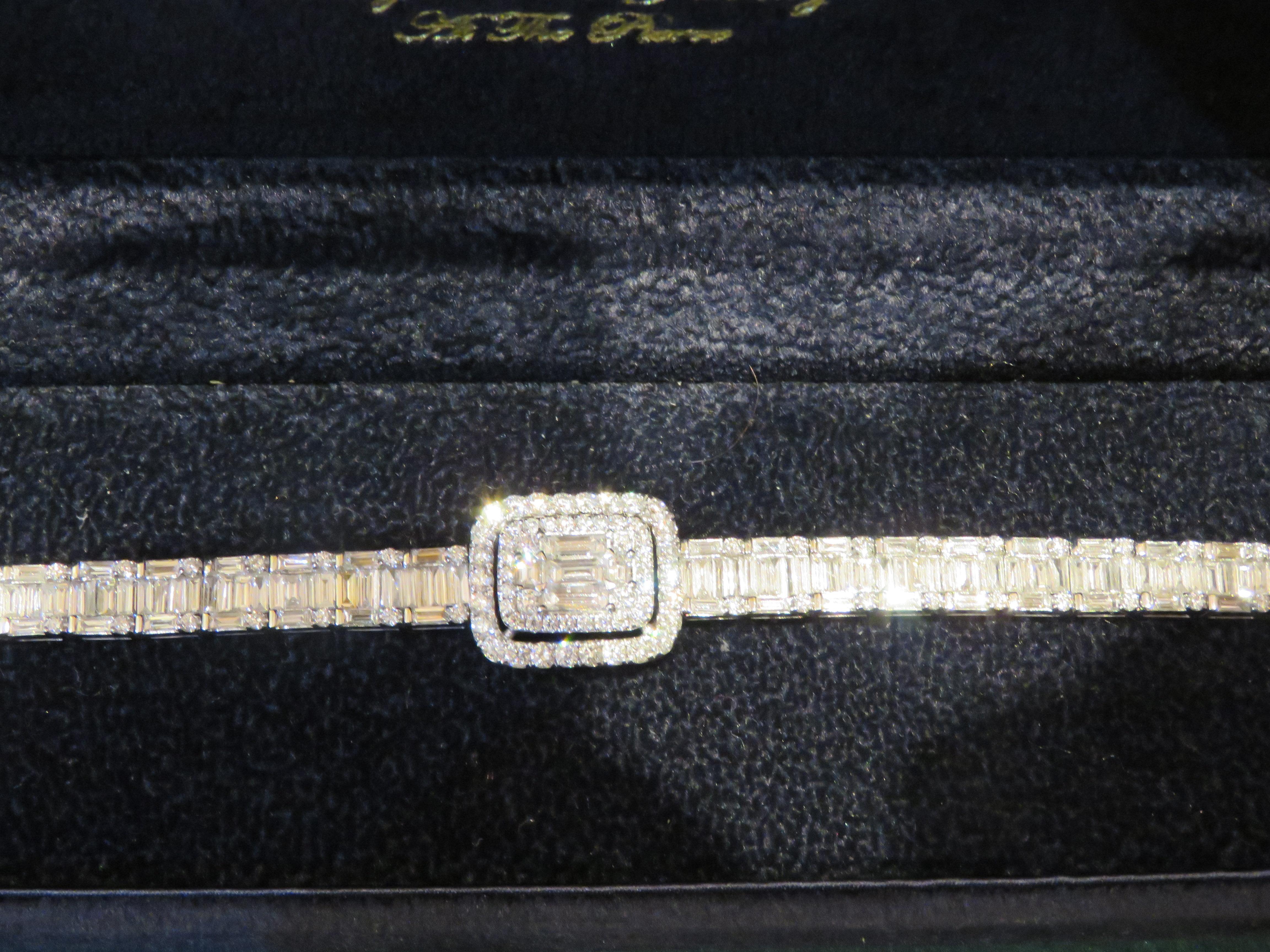 Mixed Cut NWT $65, 238 18KT Gorgeous Glittering Fancy Large Baguette Tennis Bracelet For Sale