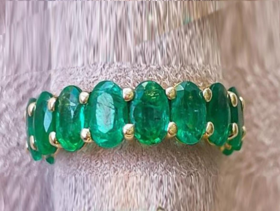 The Following Item we are offering is this Rare Important Radiant 18KT Gold Gorgeous Glittering and Sparkling Magnificent Fancy Emerald Cut Emerald Ring Eternity Band. Ring Contains approx 6.70CTS of Beautiful Gorgeous Green Oval Cut Emeralds!!!