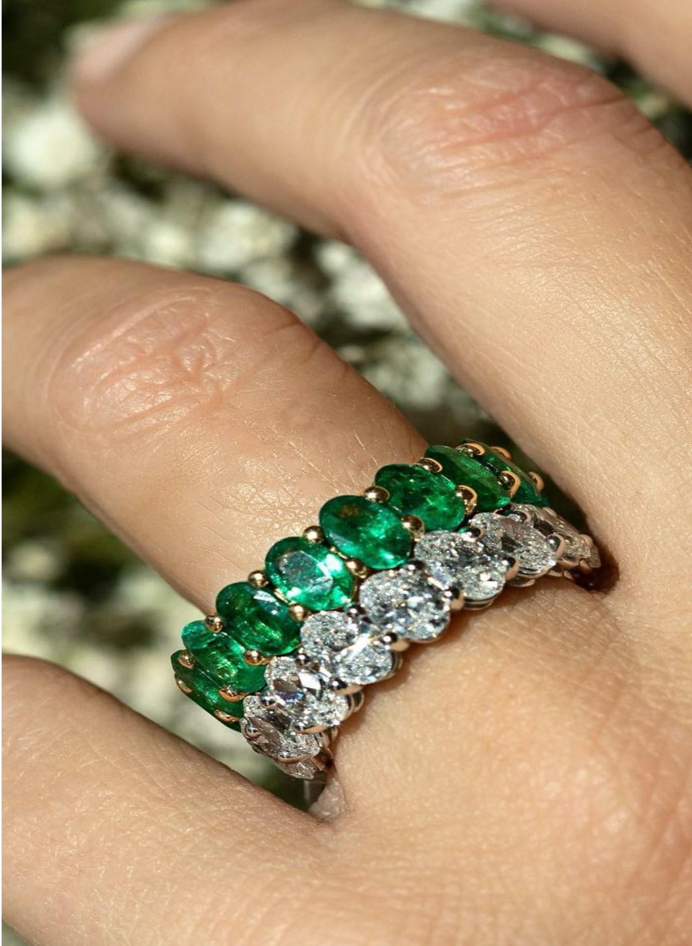 Emerald Cut NWT $6500 18KT Gold Fancy Large Glittering Fancy Oval Emerald Eternity Band Ring For Sale