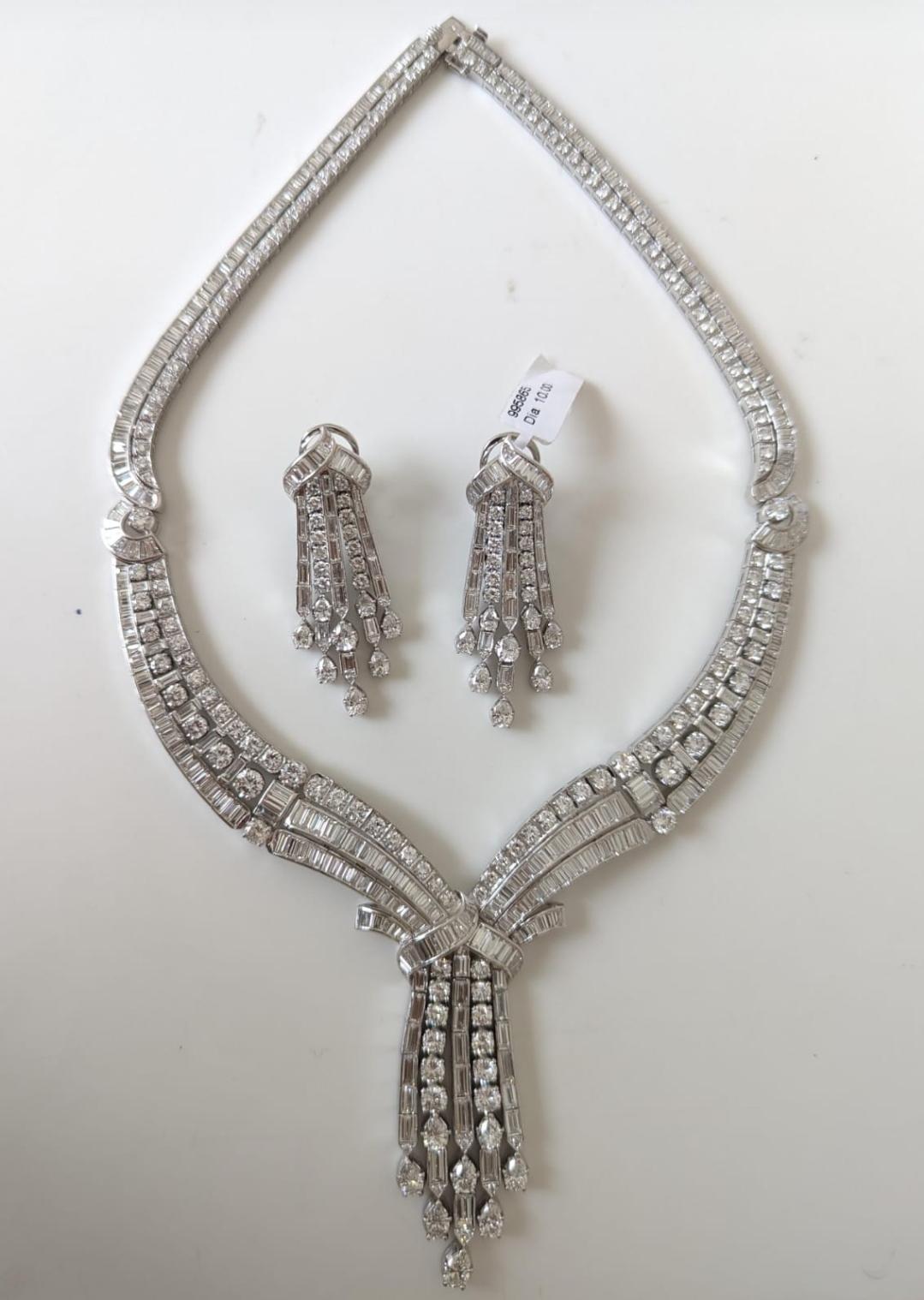 L'article suivant que nous offrons est ce Rare Important Radiant Gold 18KT Gorgeous Glittering Winston Style Magnificent Fancy Rare Diamond Necklace and Earrings set. Le collier et les boucles d'oreilles contiennent environ 67CTS de beaux diamants