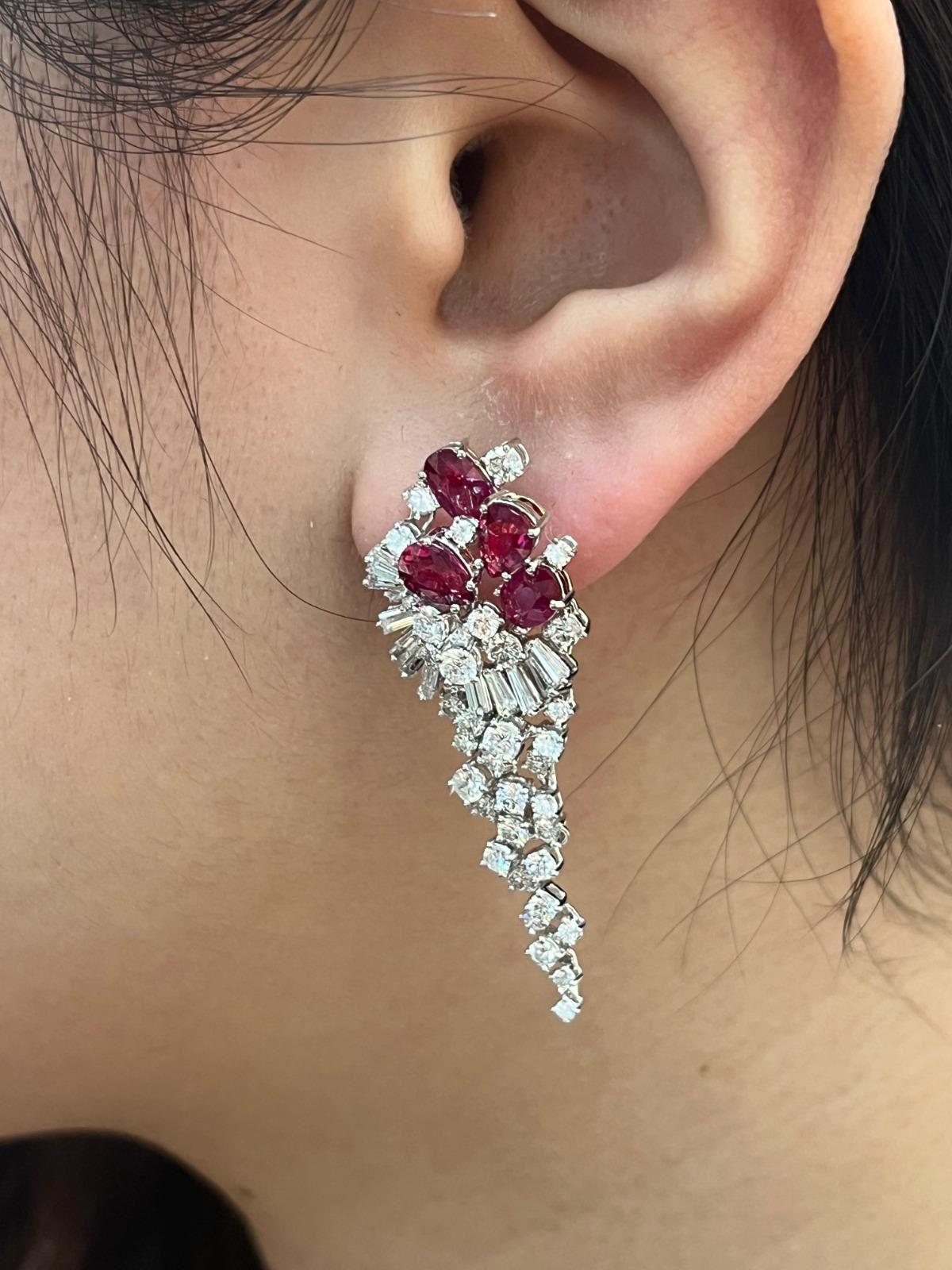Taglio misto NWT $68, 500 Orecchini a goccia in oro 18KT con diamanti e rubini da 10 carati in vendita