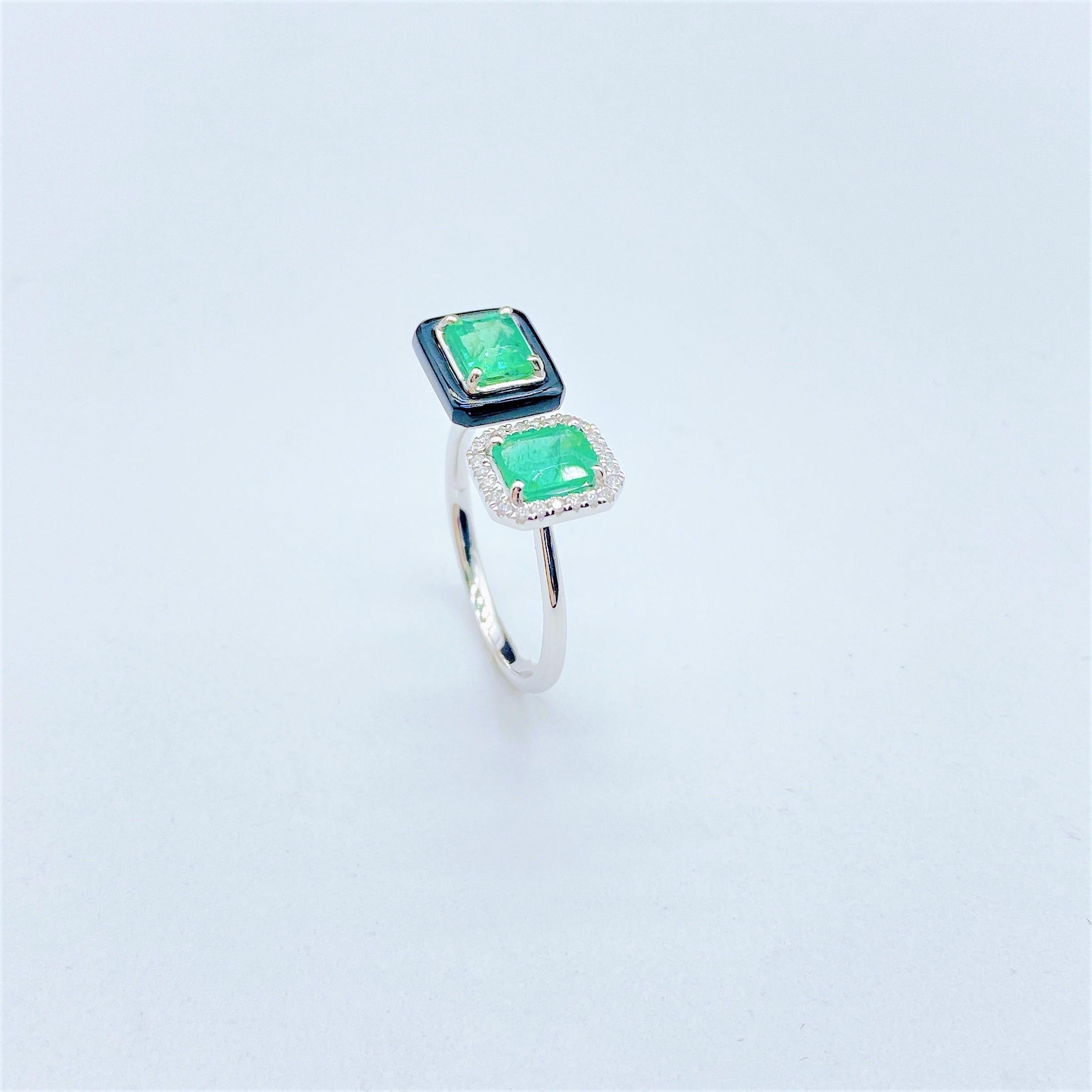 The Following Item we are offering is this Rare Important Radiant 18KT Gold Gorgeous Glittering and Sparkling Magnificent Fancy Emerald Cut Green Emerald and Onyx Diamond Ring. Ring Contains approx 2.50CTS of Beautiful Fancy Emerald Cut Emeralds,