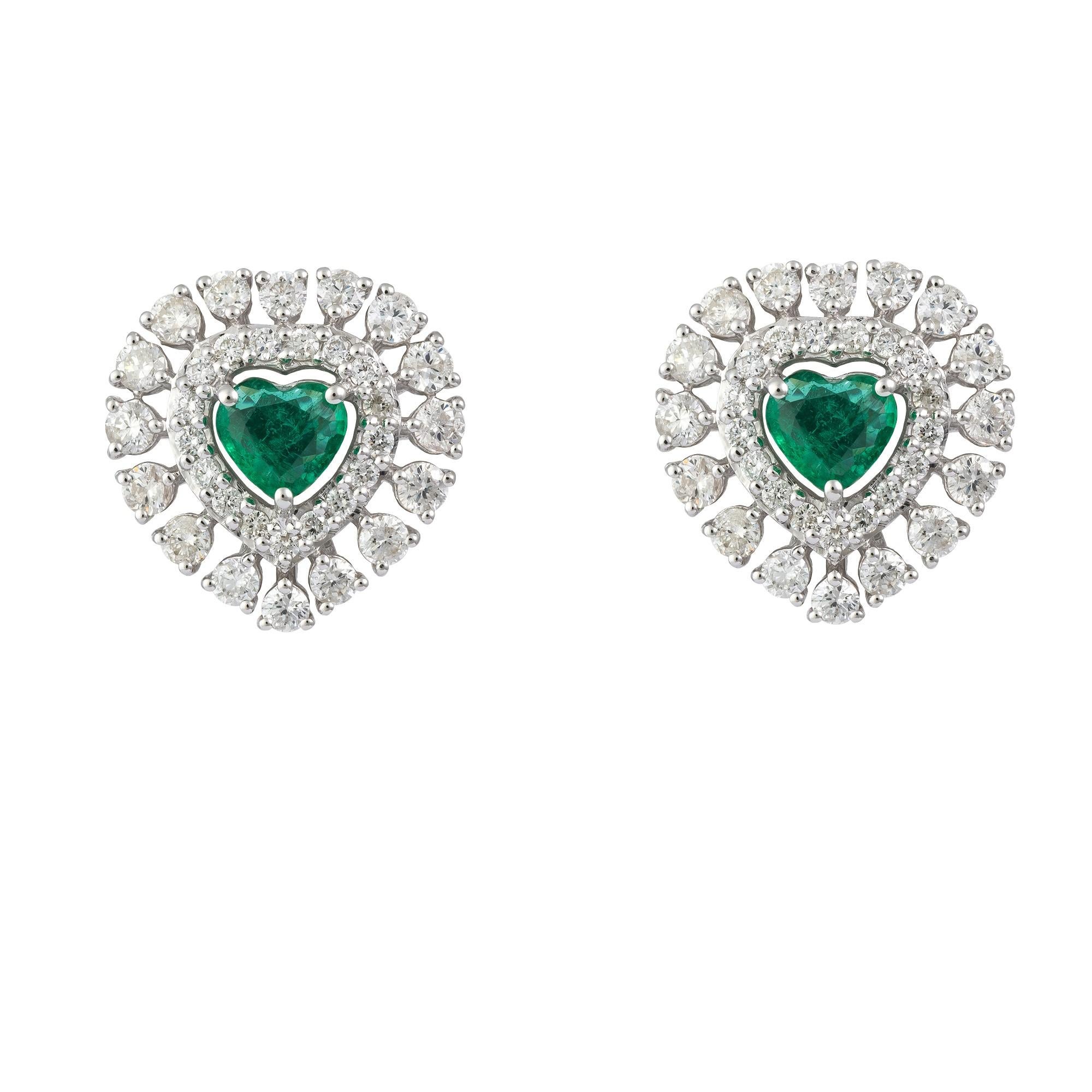 L'article suivant que nous offrons est ce Rare Important Radiant Gold 18KT Gorgeous Glittering and Sparkling Magnificent Fancy Emerald Heart and Diamond Heart Earrings (Boucles d'oreilles cœur d'émeraude et de diamant). Les boucles d'oreilles