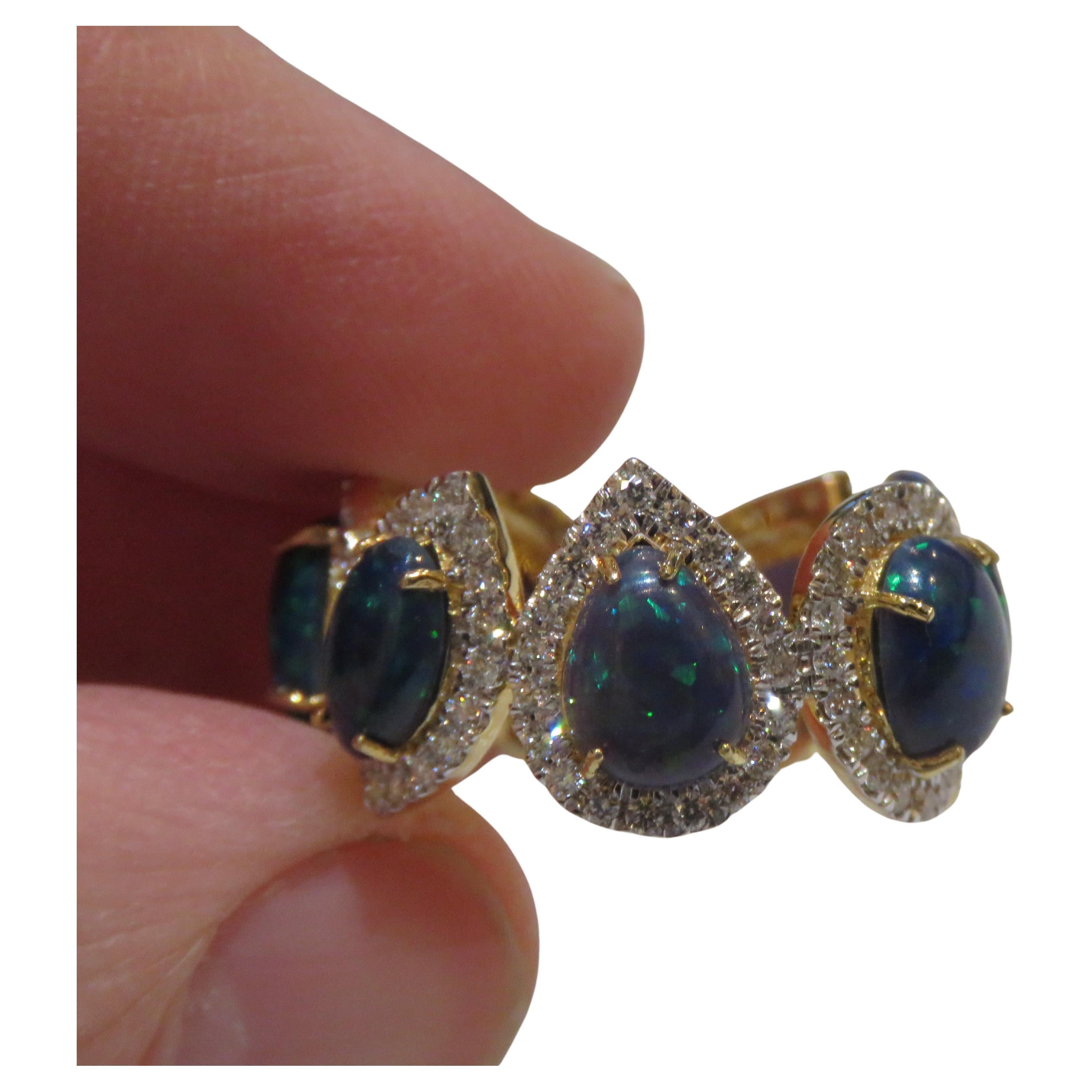 NWT $7, 500 Raro anillo de oro de 18 quilates con gran ópalo negro y diamantes de fantasía