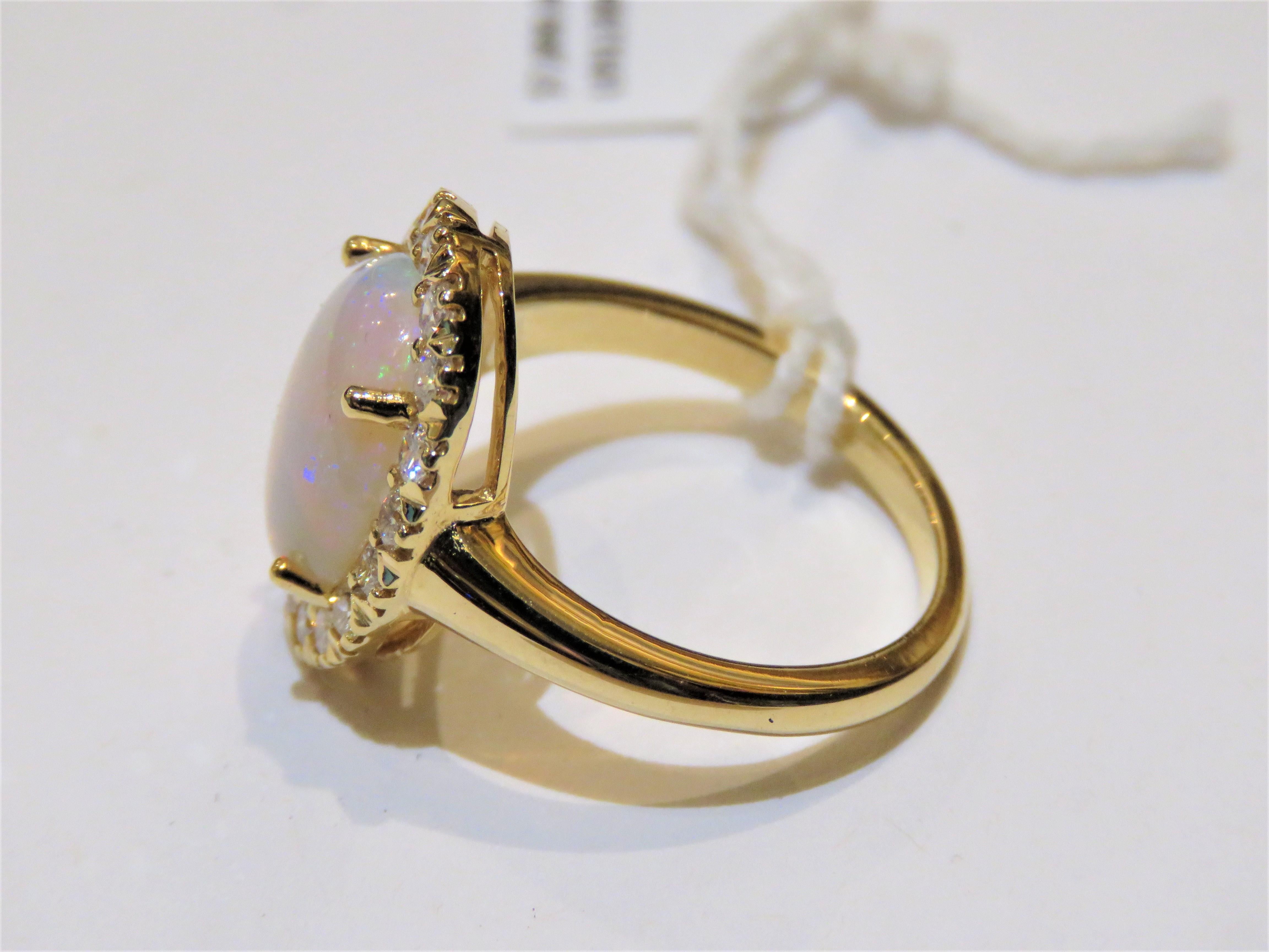 NWT 7, 800 Raro 18kt Fancy Grande Brillante Opalo Etíope Diamante Halo Anillo Corte redondo en venta