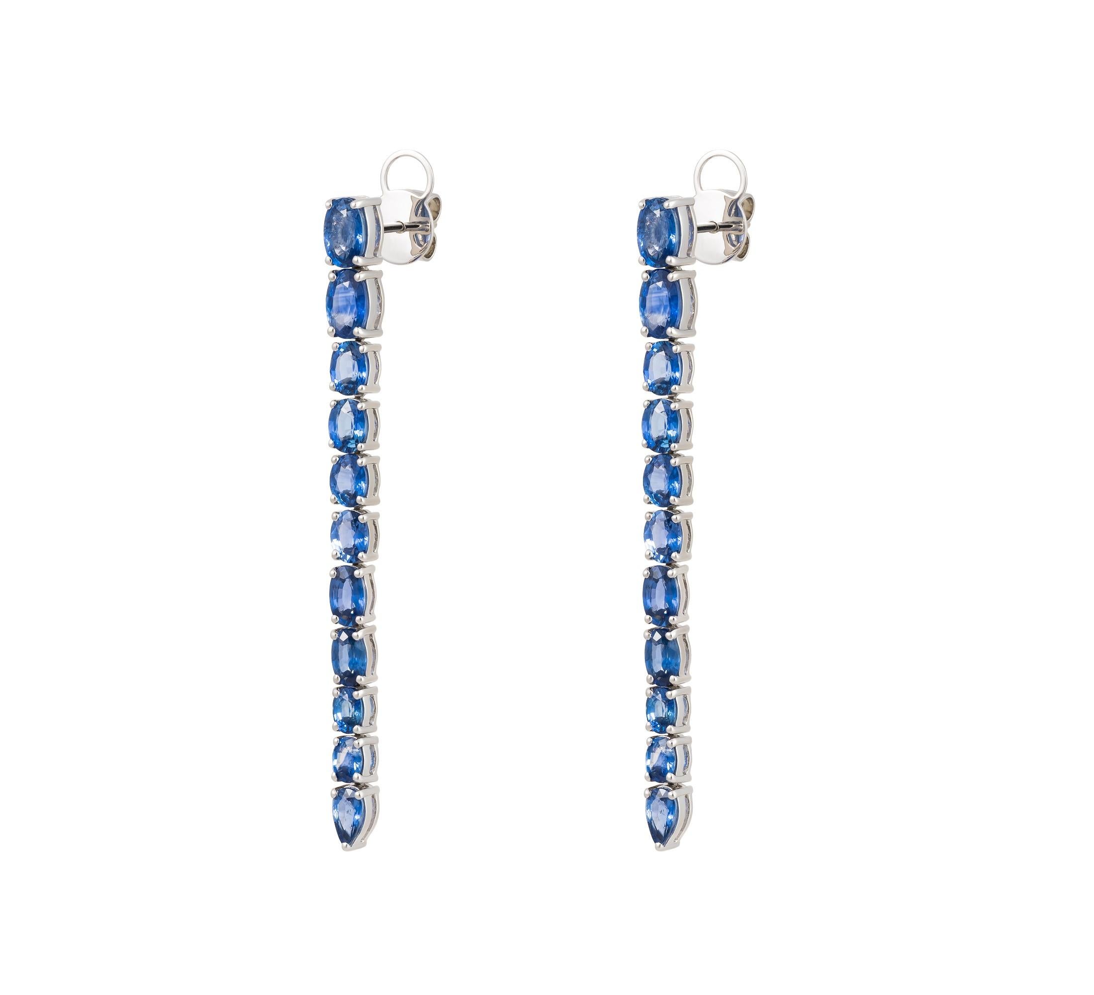 Taille mixte Pendants d'oreilles fantaisie en or 18 carats avec saphir bleu 7,50 carats, 7, 850 $, neuves avec étiquette en vente