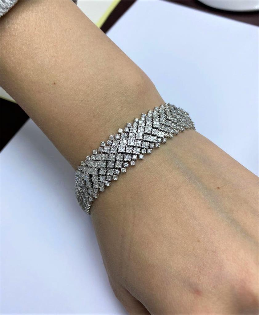 NWT $70, 000 Oro 18KT Magnífico Raro 12CT Pulsera de Diamantes Blancos Corte mixto en venta