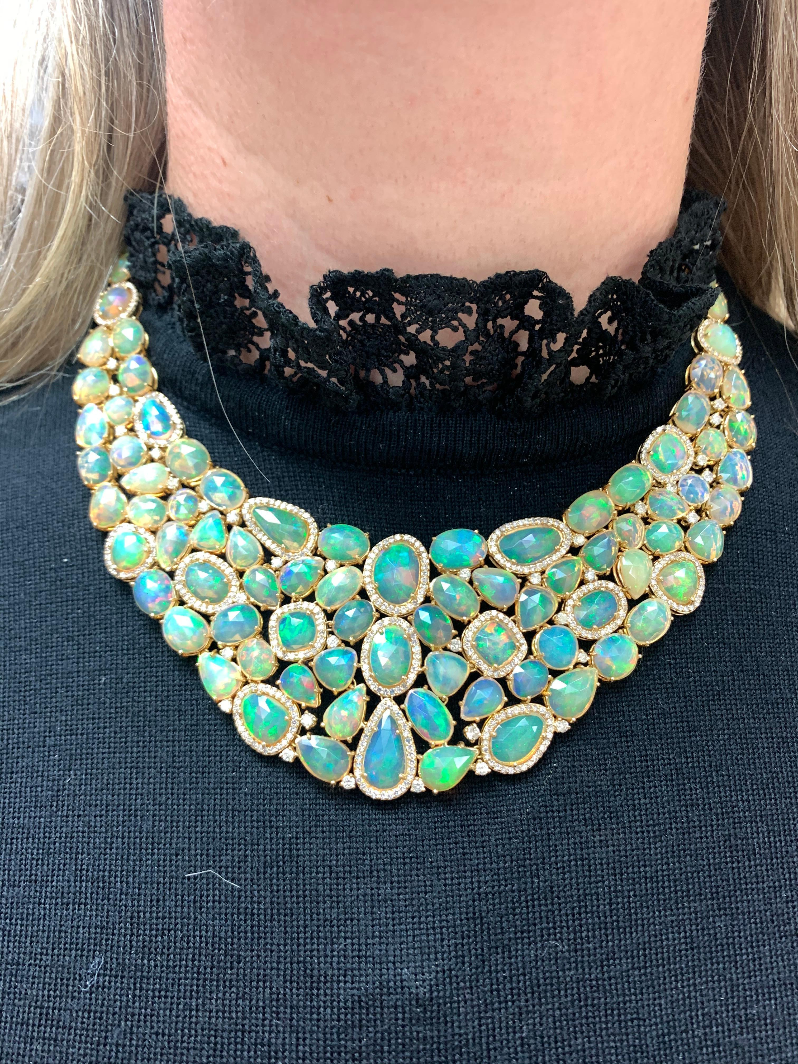 Collier fantaisie en or 18 carats avec opale d'Éthiopie 90 carats et diamants, 75 000 $, neuf avec étiquette Neuf - En vente à New York, NY