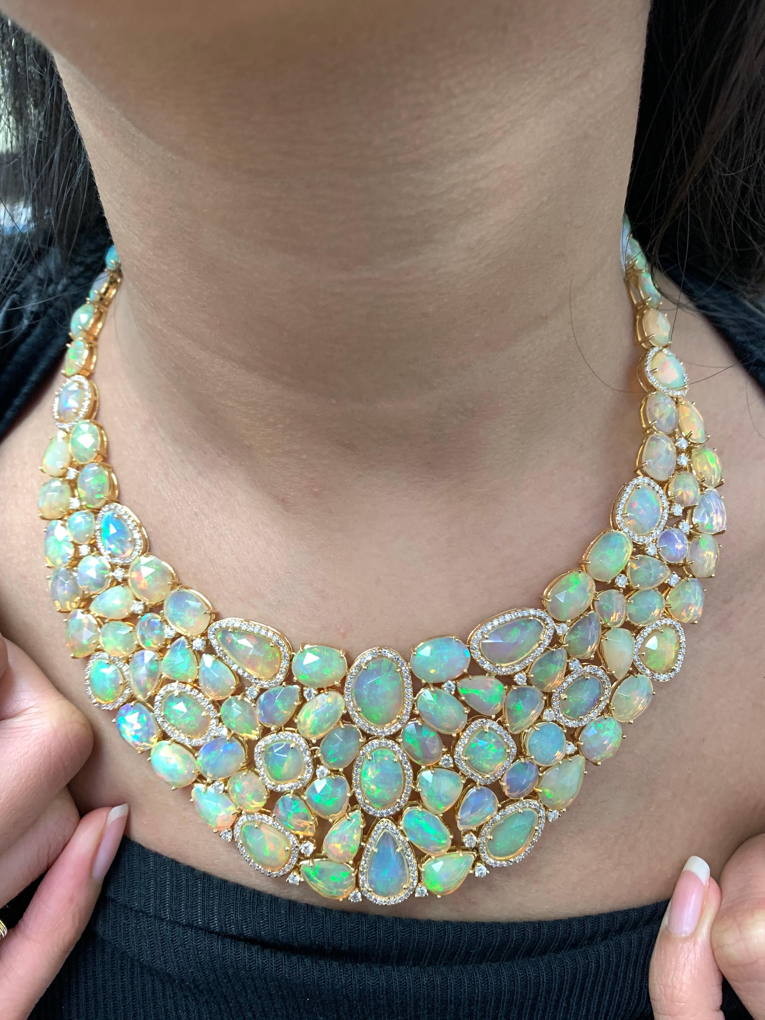 Collier fantaisie en or 18 carats avec opale d'Éthiopie 90 carats et diamants, 75 000 $, neuf avec étiquette Pour femmes en vente