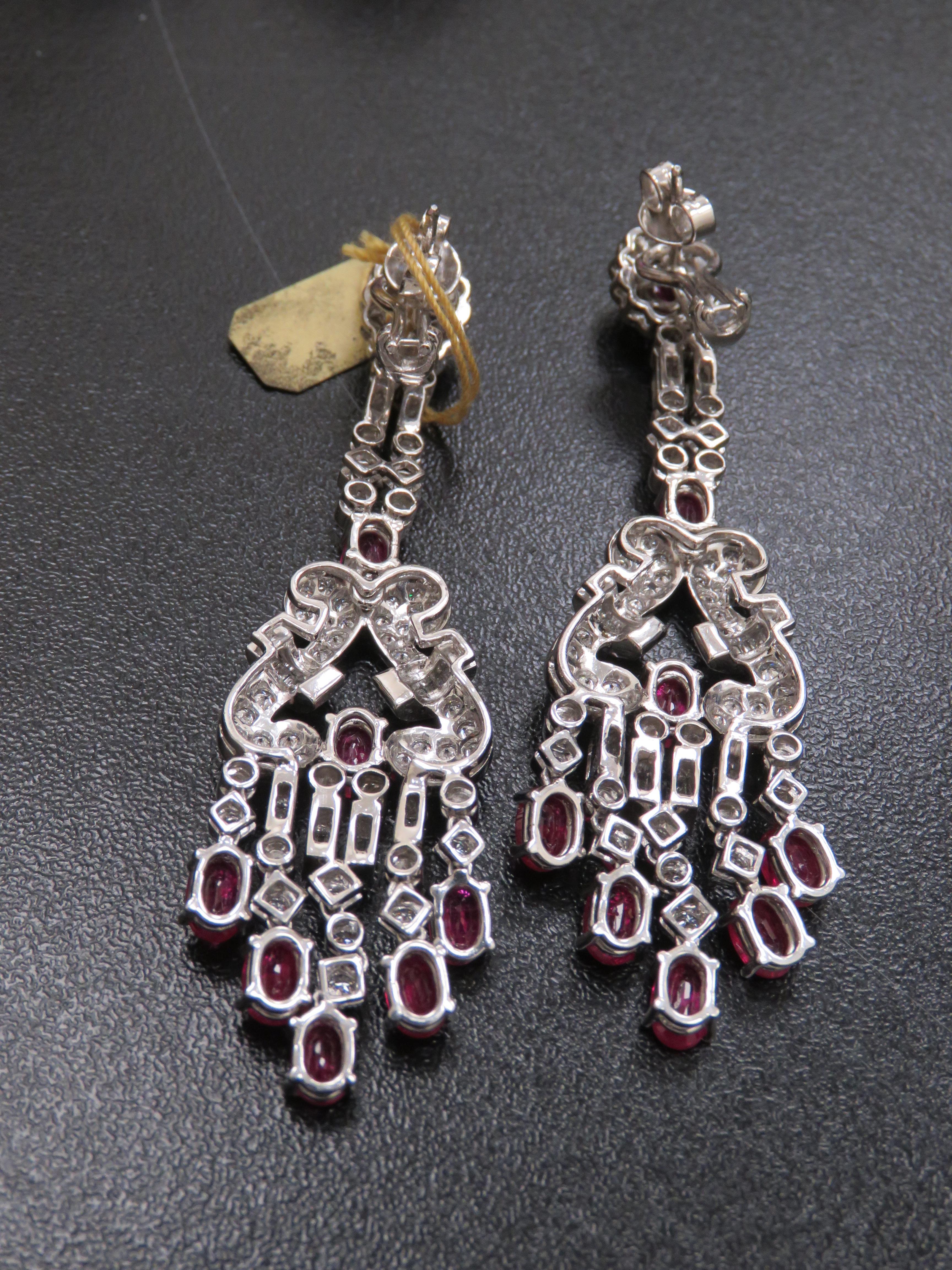 NWT $75, 000 Or 18KT Gorgeous Fancy Ruby Diamond Dangle Earrings Neuf - En vente à New York, NY