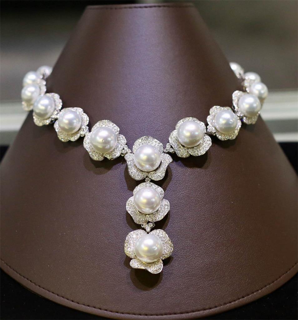 Der folgende Artikel, den wir anbieten, ist diese schöne seltene wichtige 18KT Weißgold Perle und Diamant-Halskette. Das Armband besteht aus  Wunderschöne prächtige hochglänzende große 20 AA-AAA SÜDSEE-PERLEN, die einen strahlenden Farbton