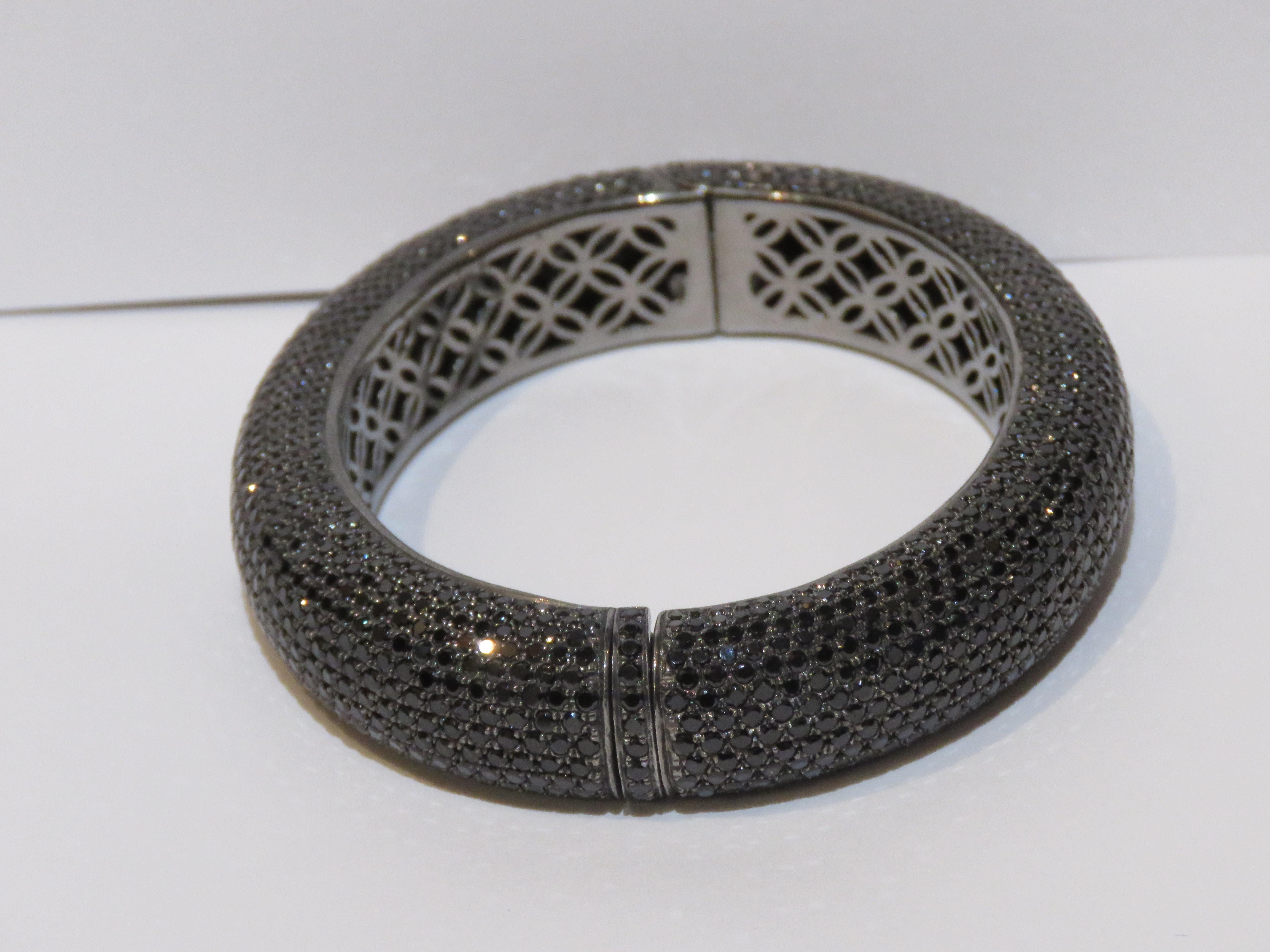 Taglio misto NWT $8, 000 Fancy Glittering 40CT Black Glittering Spinel Bracciale Bangle Cuff in vendita