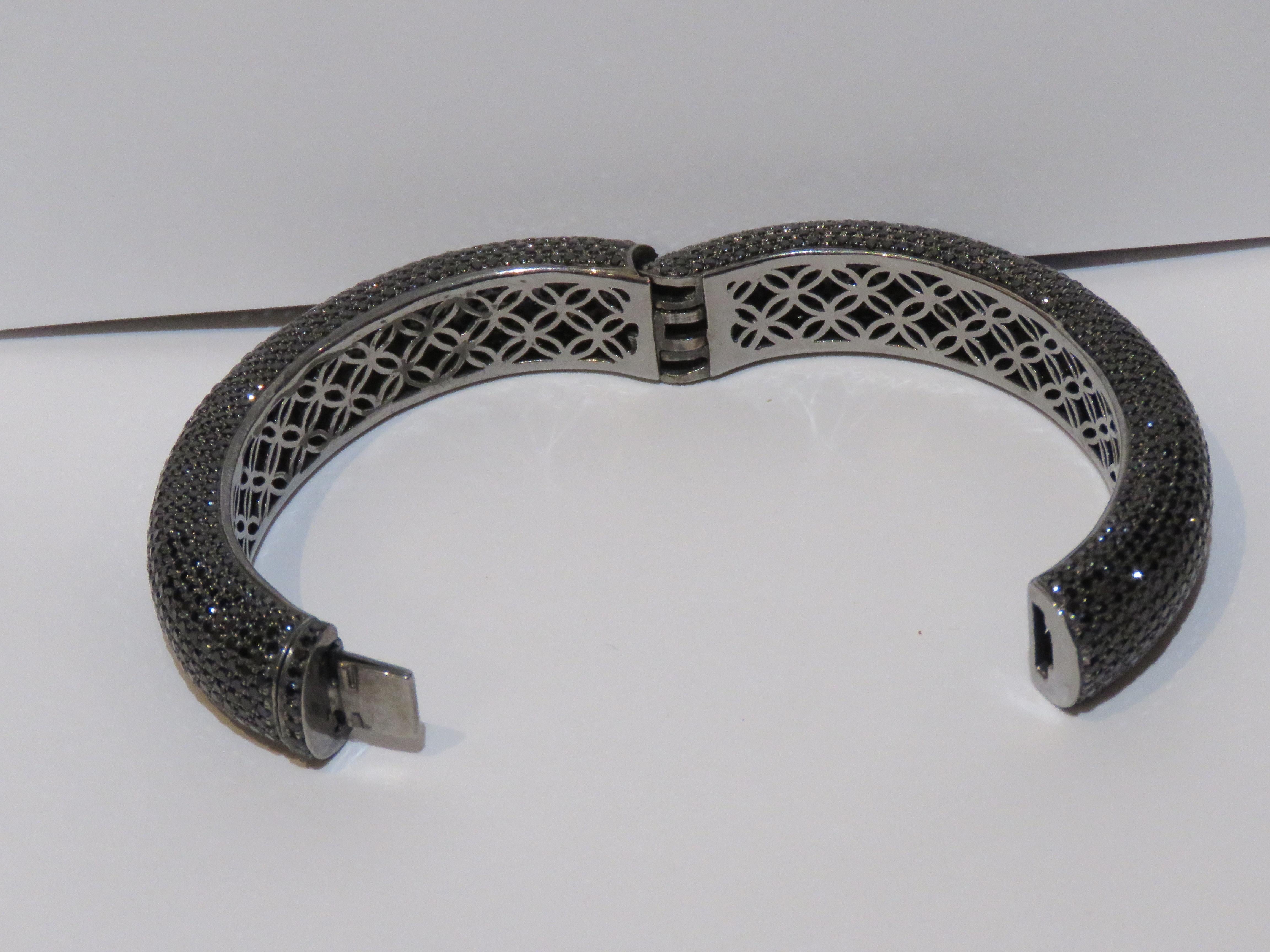 Donna NWT $8, 000 Fancy Glittering 40CT Black Glittering Spinel Bracciale Bangle Cuff in vendita