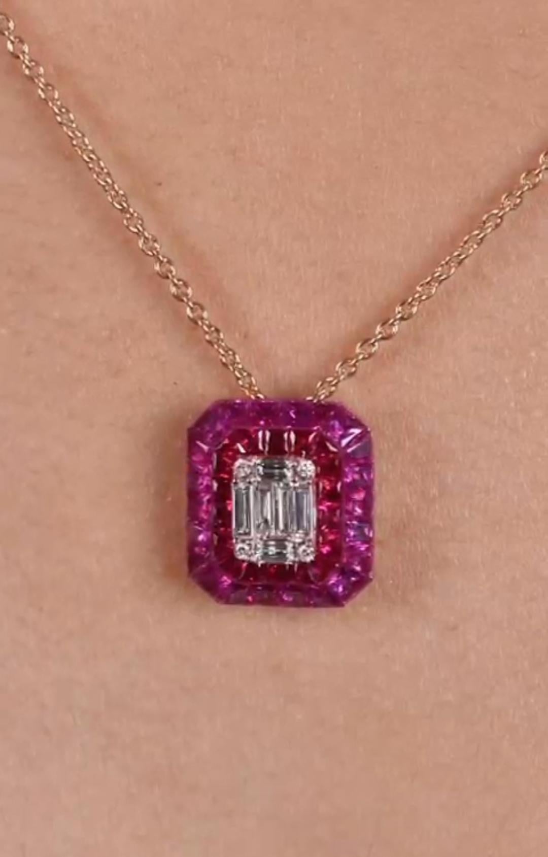 Taille mixte Collier fantaisie pavé de diamants et rubis rouges pavés de grande taille 18 carats, 8 500 $, neuve avec étiquette en vente