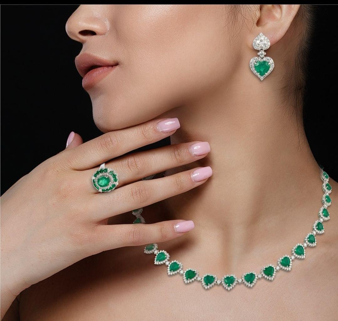 NWT $8, 500 18KT Pendientes Colgantes de Diamantes Corazón de Esmeralda de Fantasía Corte mixto