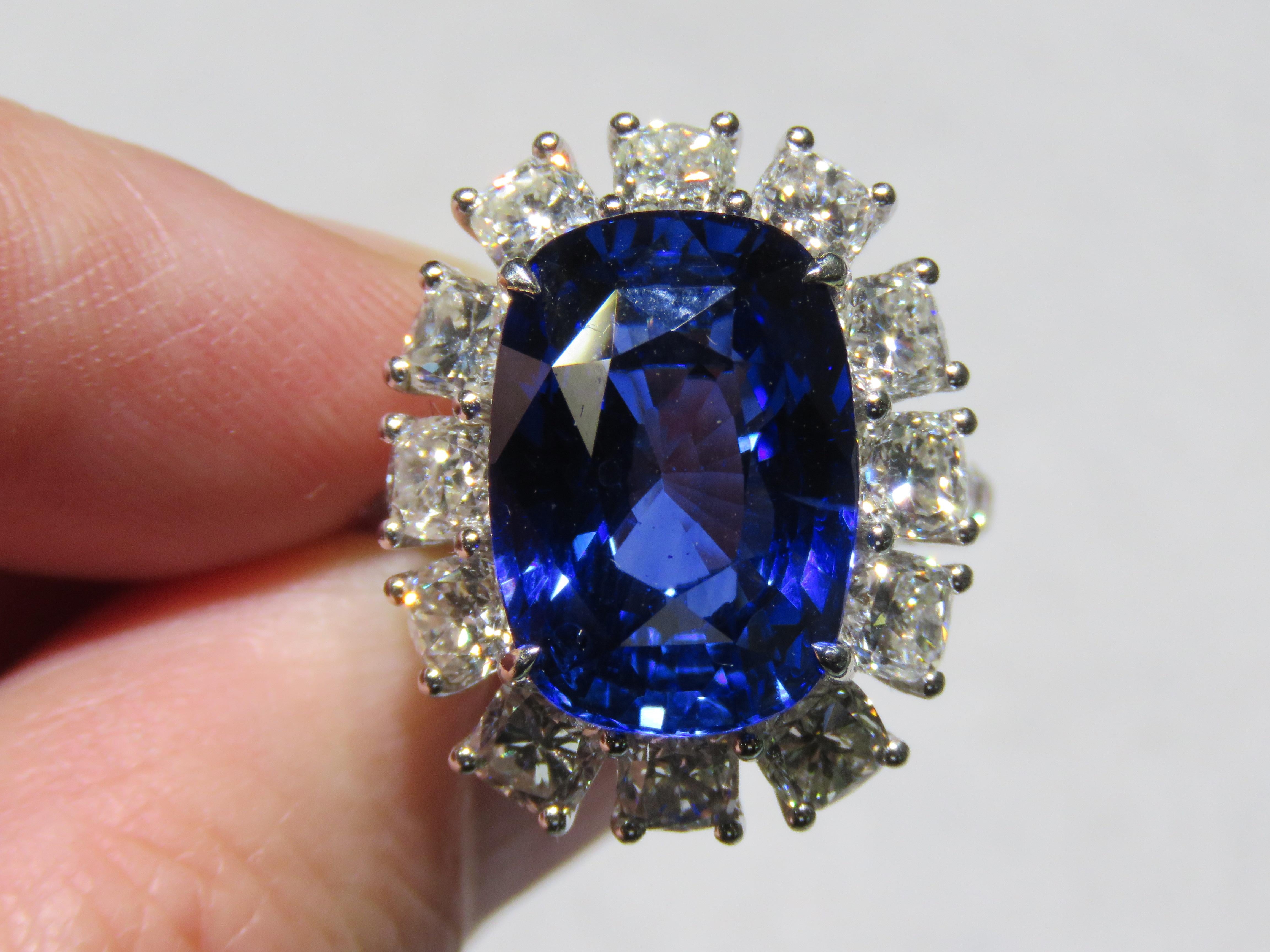 Oval Cut NWT $843, 300 18KT Gold Rare Large 20CT Ceylon Blue Sapphire Diamond Ring For Sale