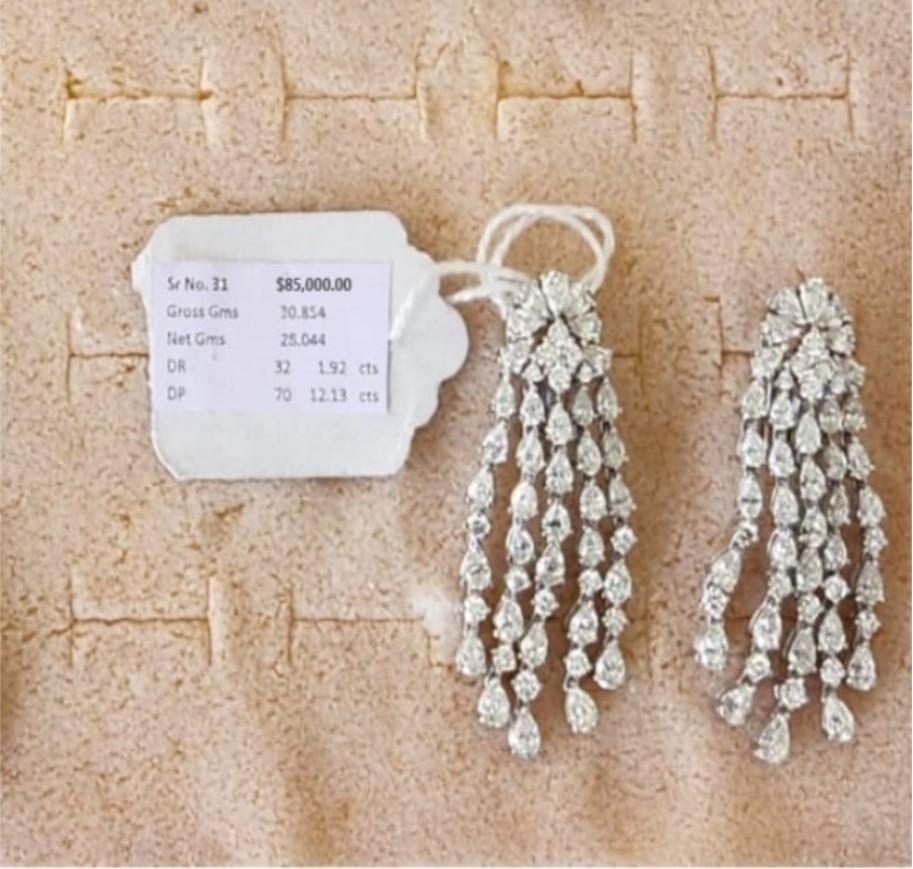 85.000 Magnifici orecchini a goccia con diamanti a cascata in oro 18 carati In condizioni Nuovo in vendita a New York, NY