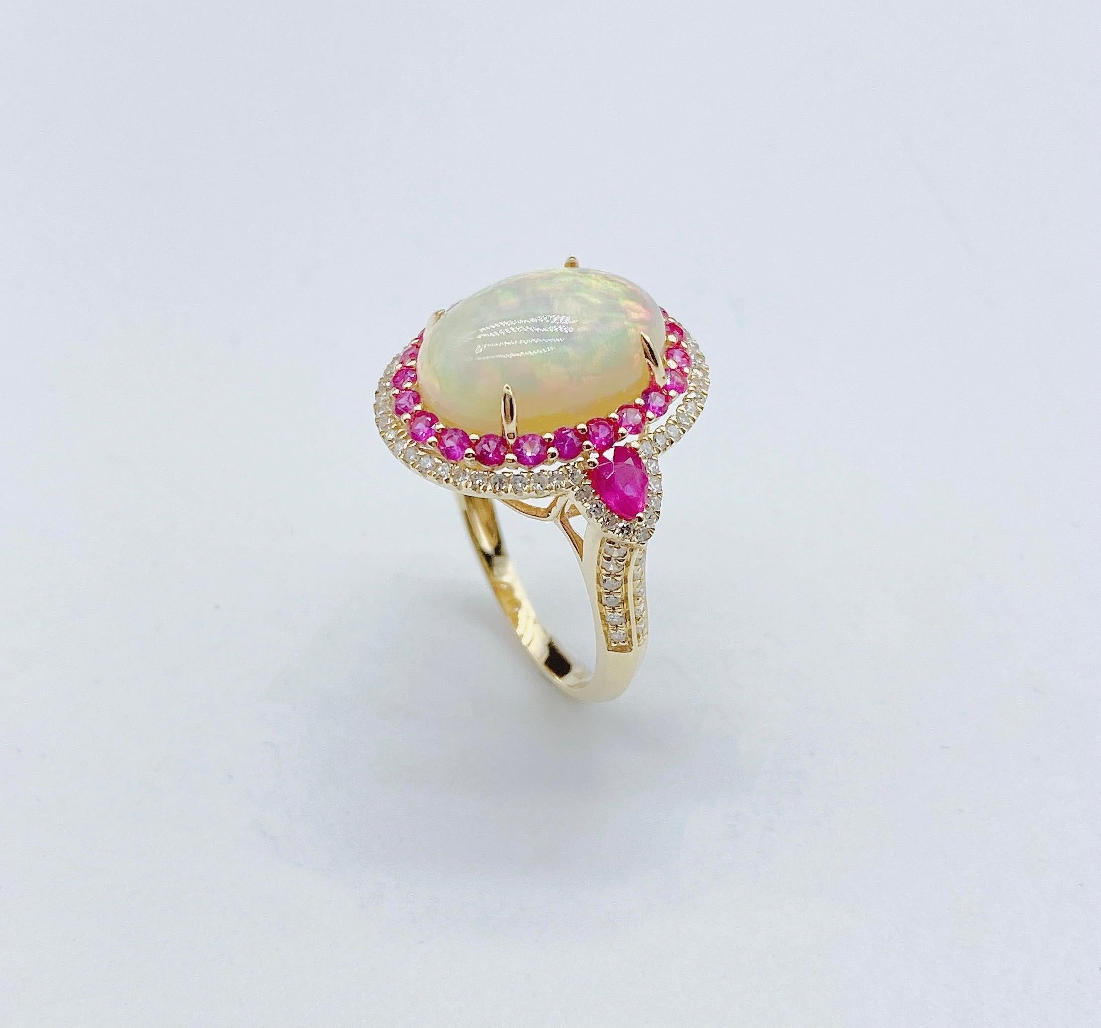 Taglio misto Nwt 9, 059 Rare 18KT Fancy Large Gorgeous Glittering 6CT Opal Ruby Diamond Ring in vendita