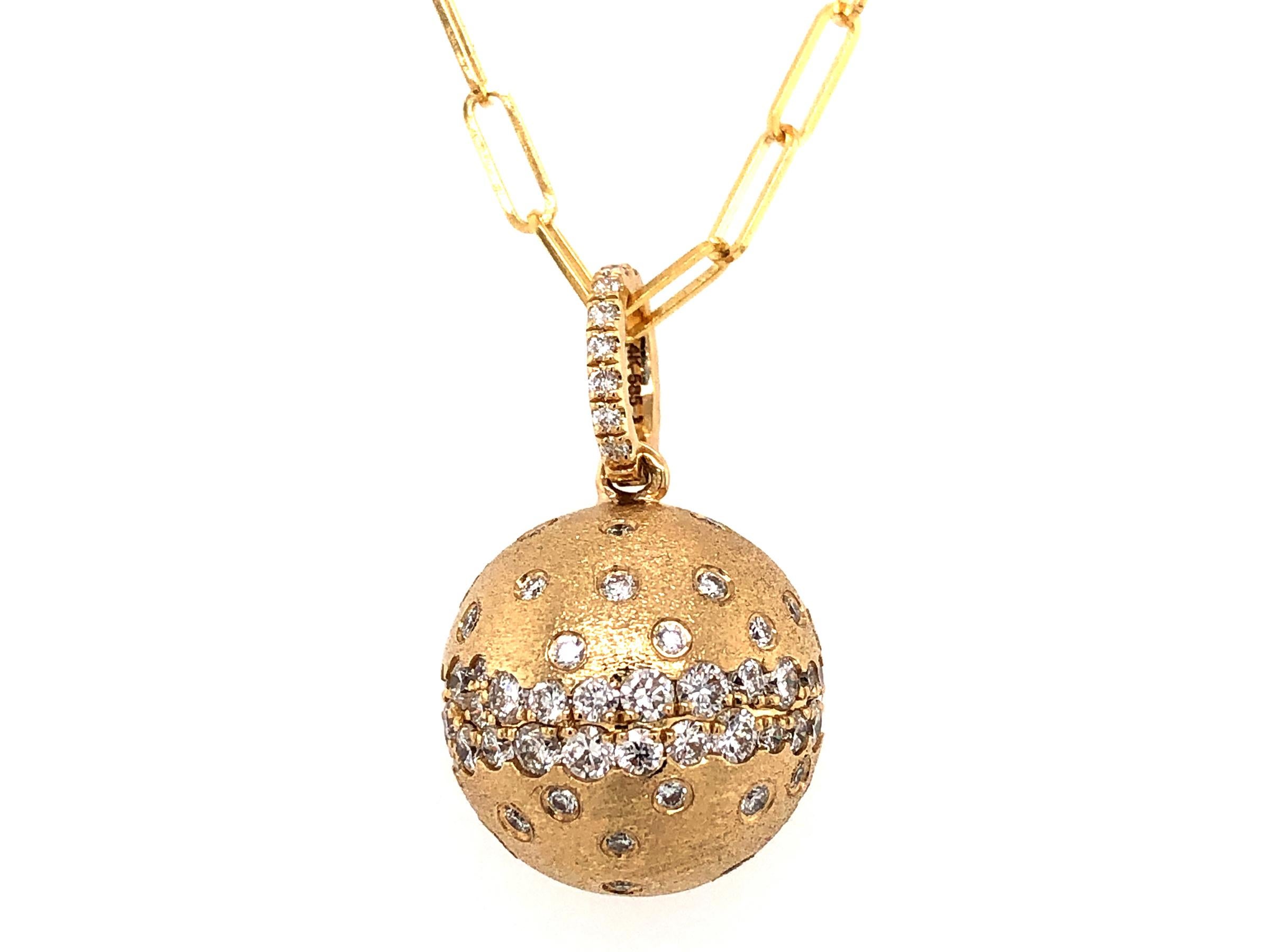 NWT $9, 100 Rare 14KT Gold Glittering Fancy Diamond Globe Ball Anhänger Halskette im Zustand „Neu“ im Angebot in New York, NY