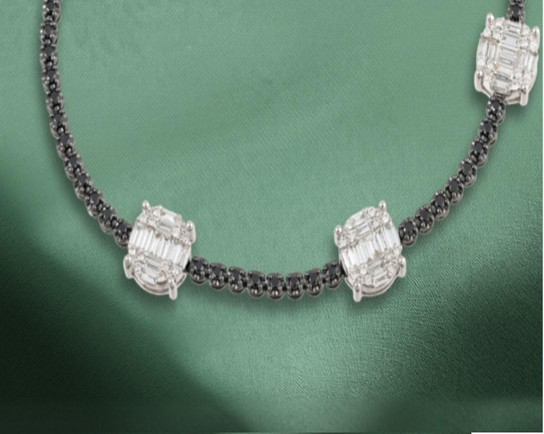 Mixed Cut NWT $9, 500 18KT Gold Fancy Large White Diamond Black Diamond Bracelet For Sale