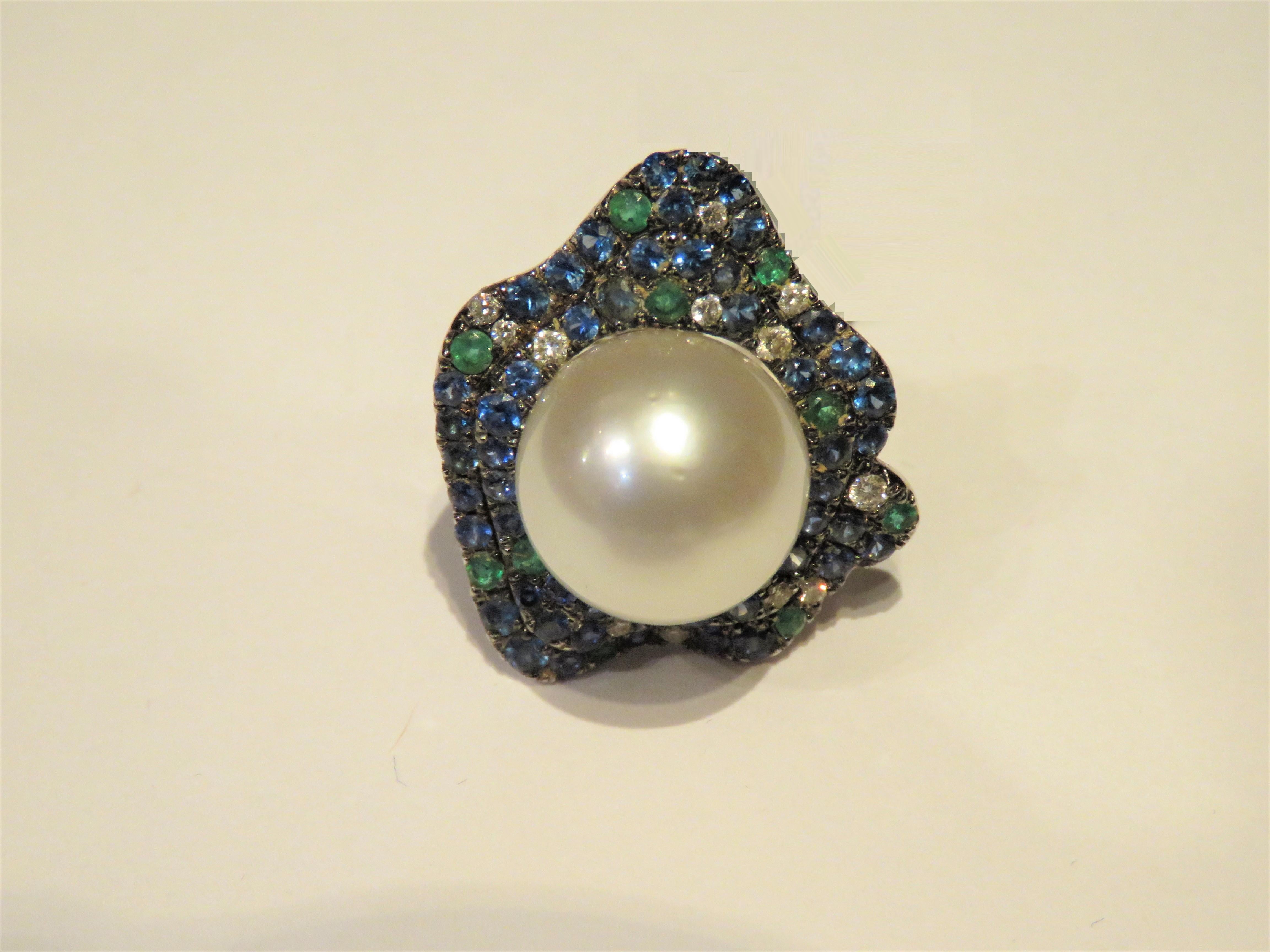 Round Cut NWT $9, 150 Important 18KT Gold Large White South Sea Pearl Emerald Sapphire Ring For Sale