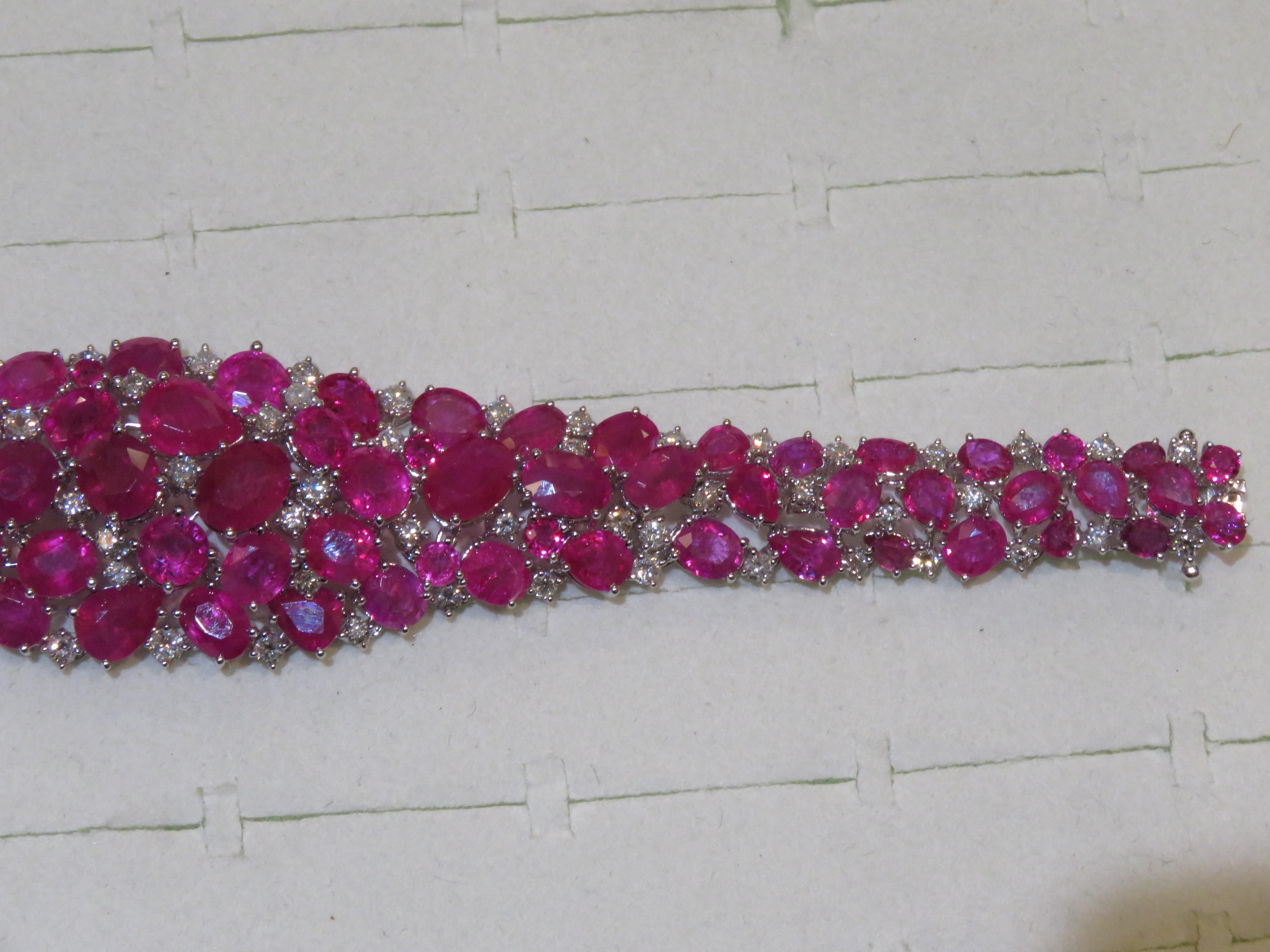 NWT $92, 400 Rare Fancy 18KT Gold 50CT Gorgeous Glittering Ruby Diamond Bracelet Neuf - En vente à New York, NY