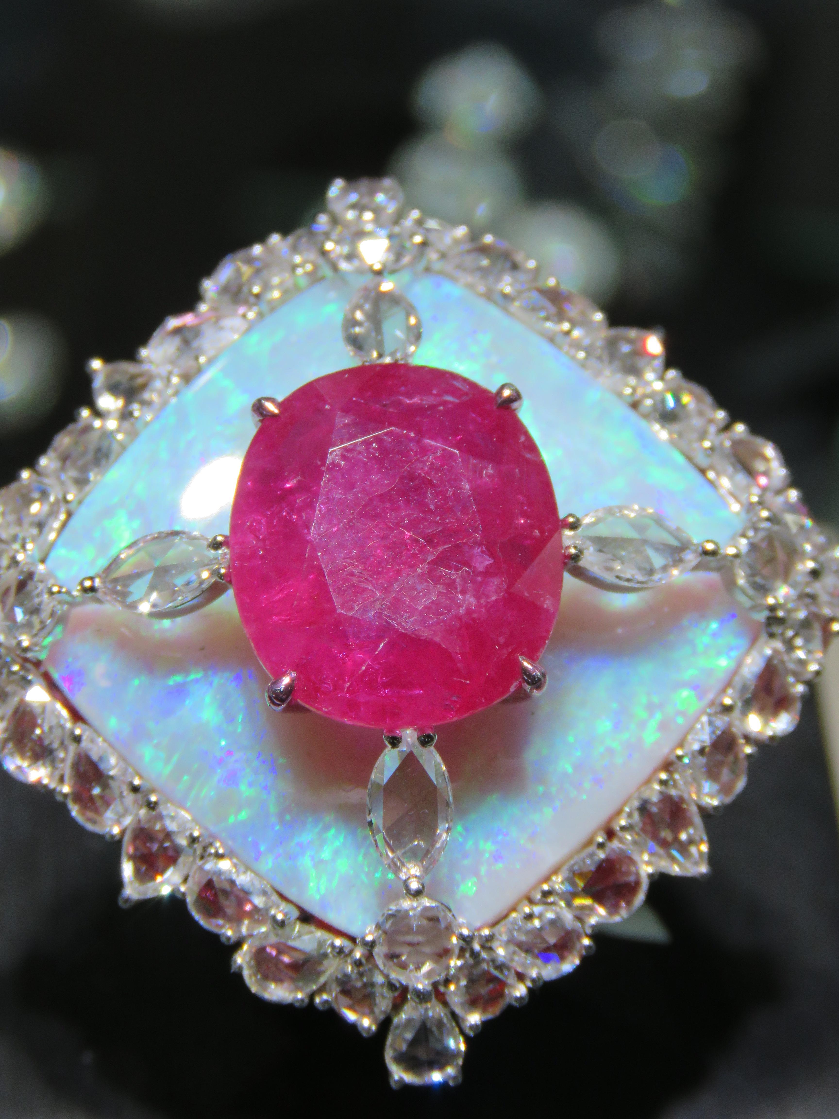 Mixed Cut NWT $93, 000 Rare 18KT Gold Glittering 60CT Large Ruby Black Opal Diamond Ring For Sale