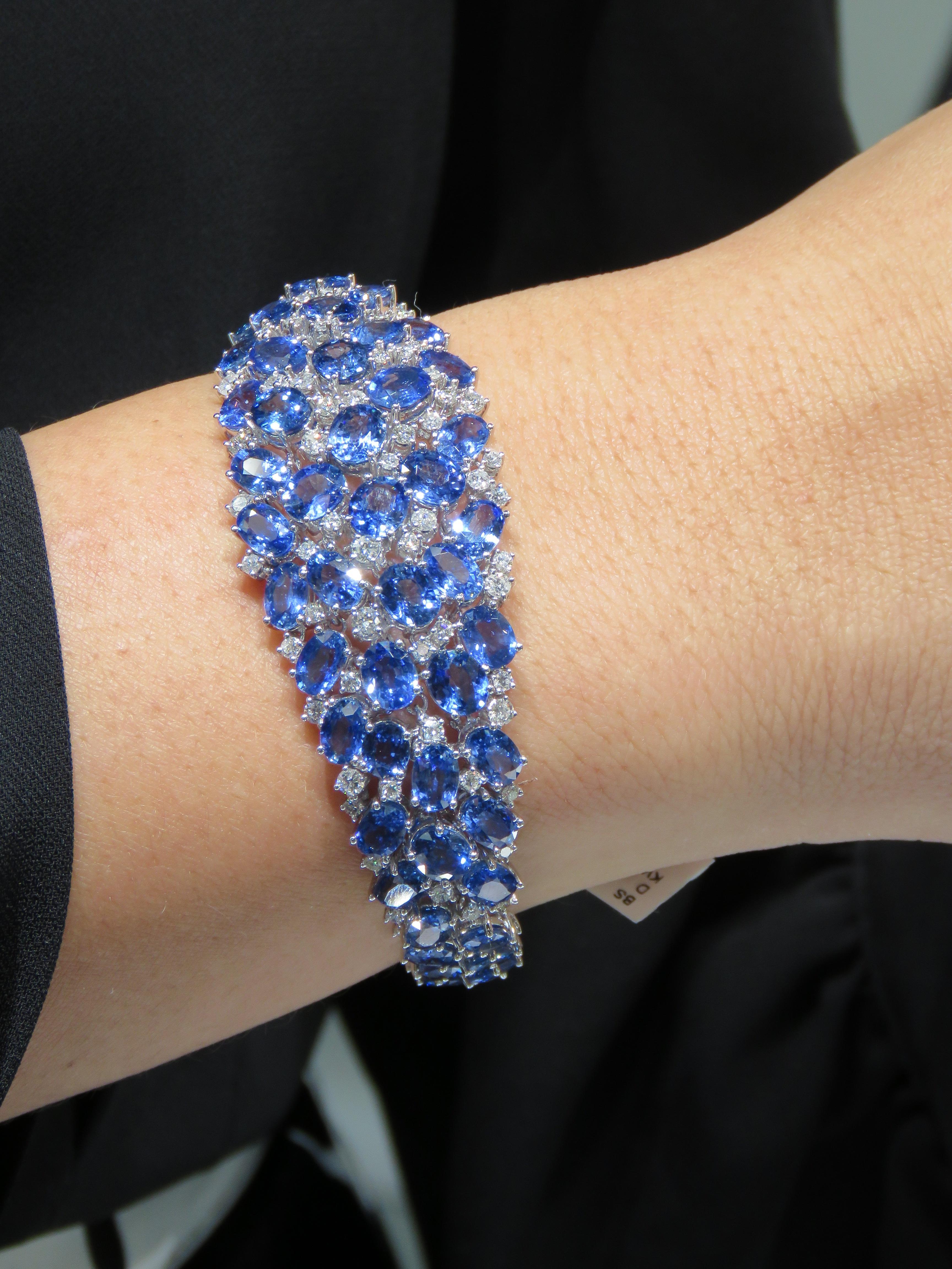 NWT $93, 000 Rare Fancy 18KT Gold 50CT Gorgeous Ceylon Sapphire Diamond Bracelet In New Condition For Sale In New York, NY