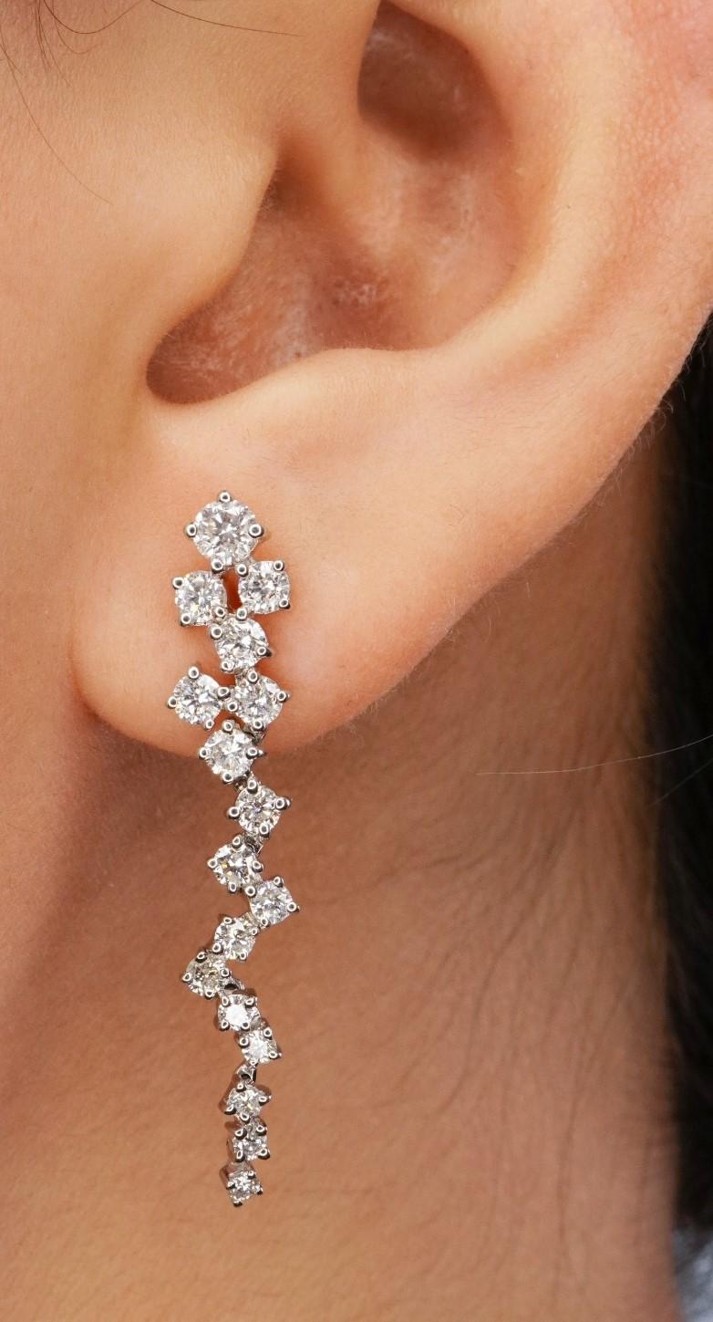Taille mixte Magnifique boucles d'oreilles en goutte en or 18 carats avec grand diamant en cascade fantaisie, 9 500 $, neuves avec étiquette en vente