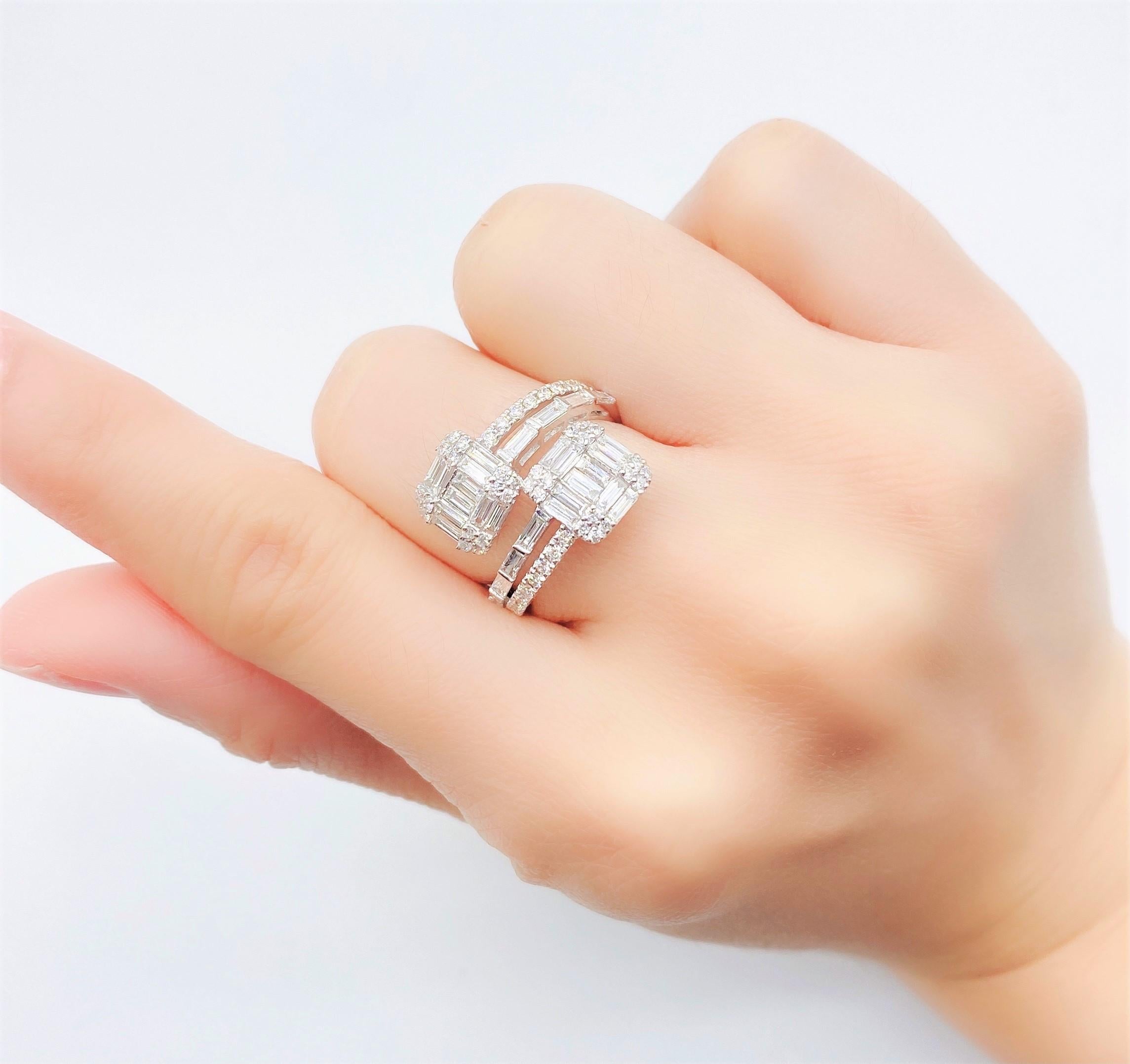 NWT $9,539 18KT Gold Wunderschöner Fancy Crossover Baguette Trillion Diamant-Ring im Zustand „Neu“ im Angebot in New York, NY