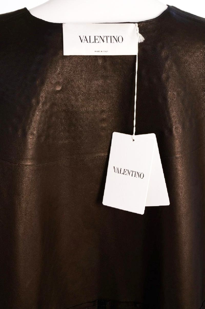 NWT $9800 Valentino Noir Cuir Daim Studded Fringe Trim Cape size 4 Oversize en vente 6