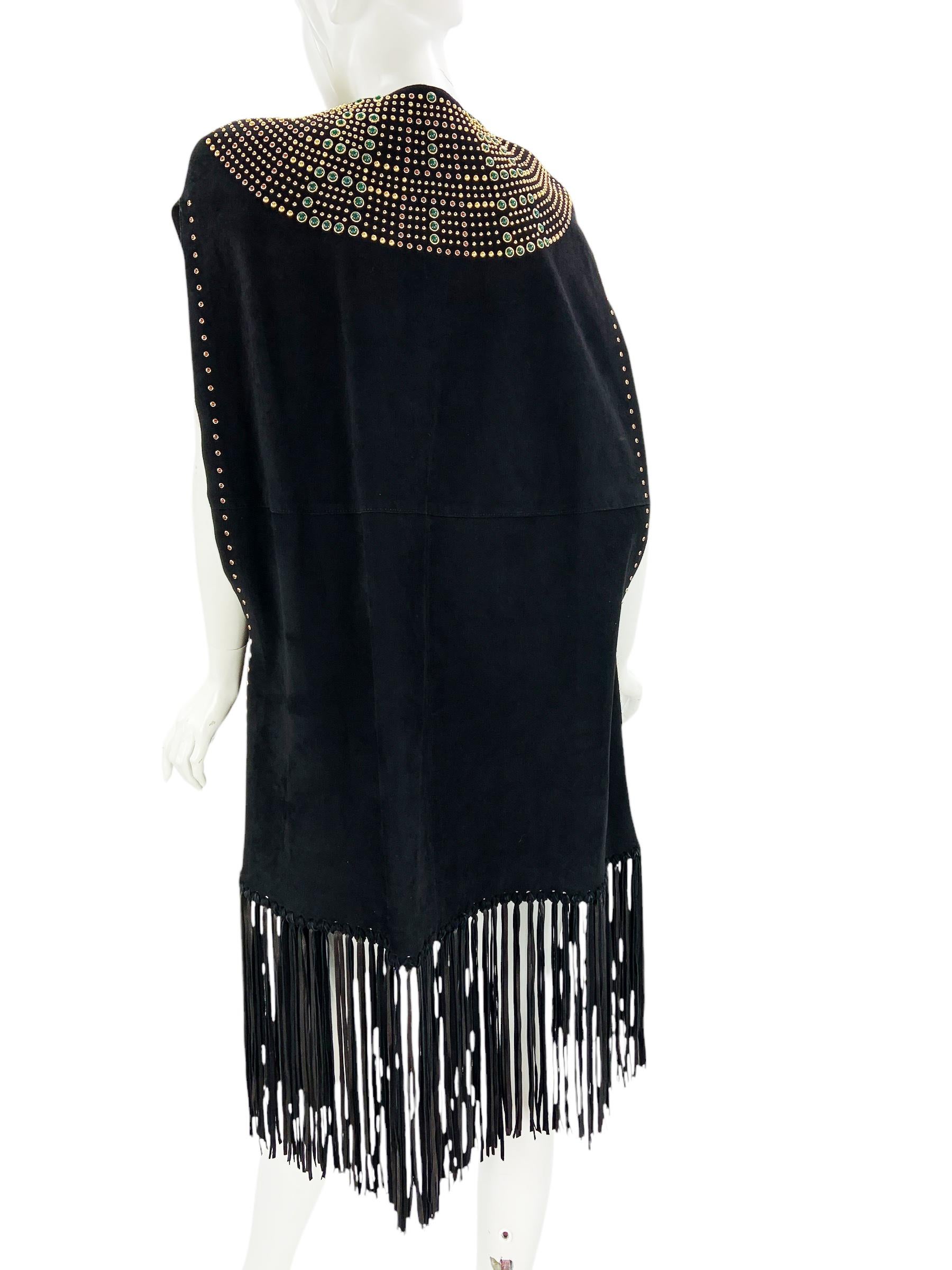 NWT $9800 Valentino Noir Cuir Daim Studded Fringe Trim Cape size 4 Oversize Pour femmes en vente