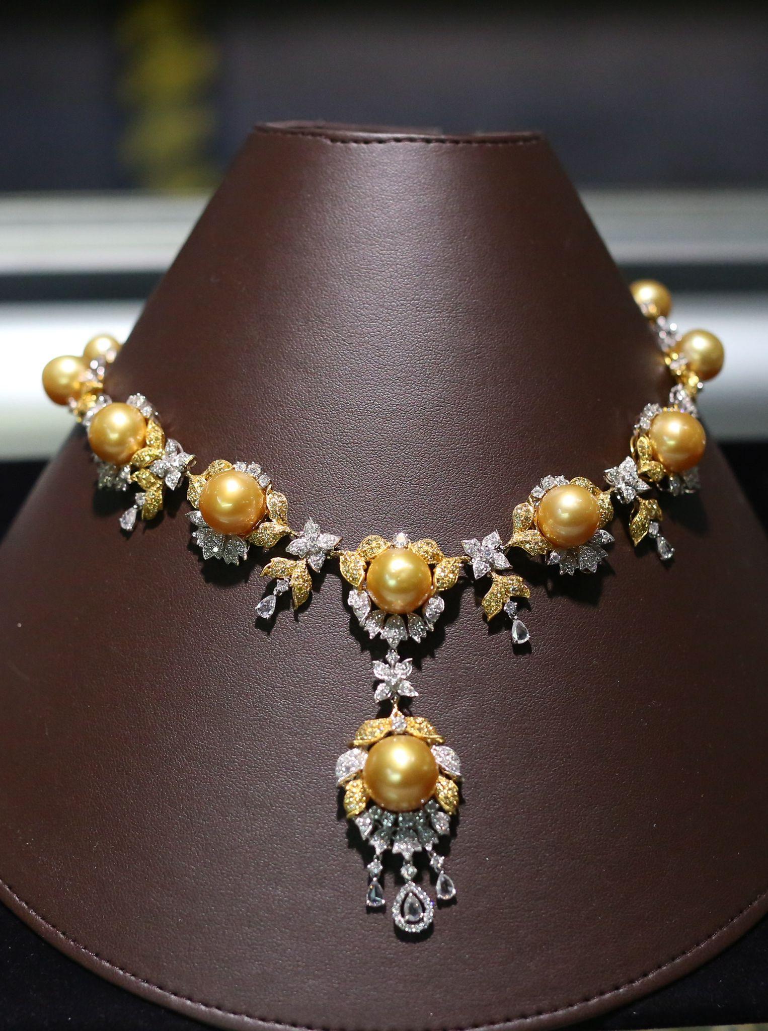 Mixed Cut NWT $99, 000 Gorgeous 18KT South Sea Golden Pearl Fancy Yellow Diamond Necklace For Sale