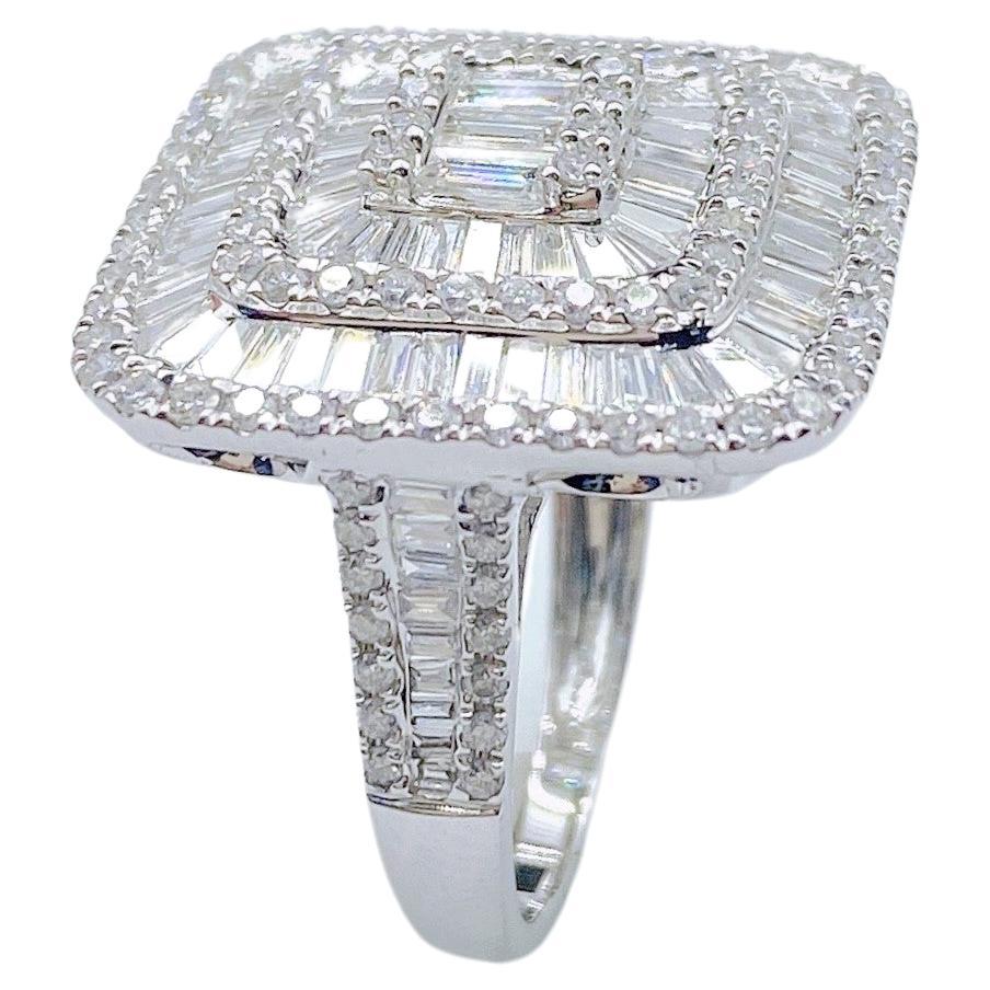 NWT $9, 979 18KT Gold Large Glittering 2CT Trillion Baguette Diamond Ring For Sale