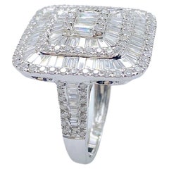 NWT $9, 979 Anello in oro 18KT con diamante trillion baguette grande e scintillante 2CT
