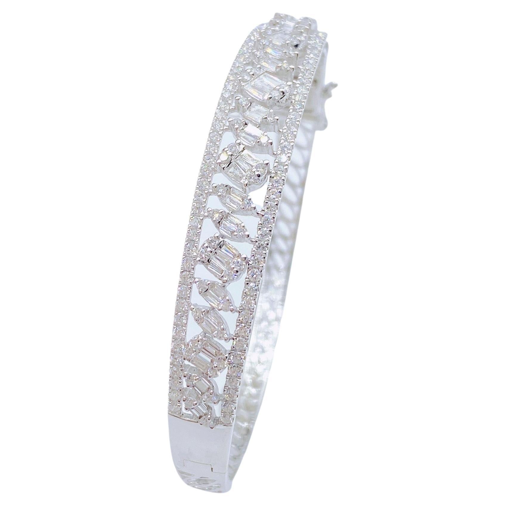 NWT 9, 999 18KT Gold Gorgeous Fancy Trillion Diamond Bangle Bracelet Cuff For Sale