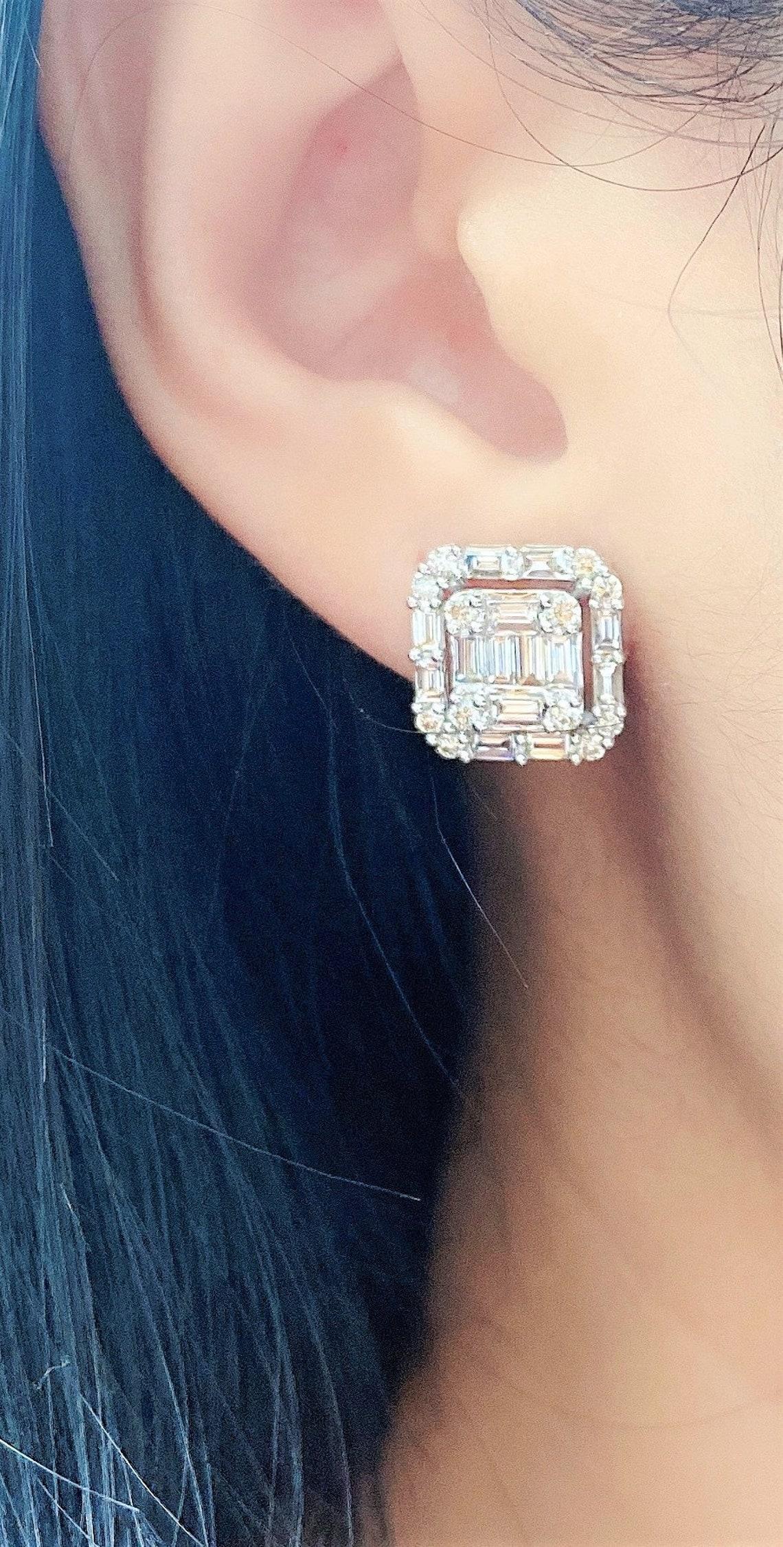 NWT $9,999 18KT große glitzernde 2,50 Karat Diamant Trillion Baguette Ohrstecker (Baguetteschliff) im Angebot