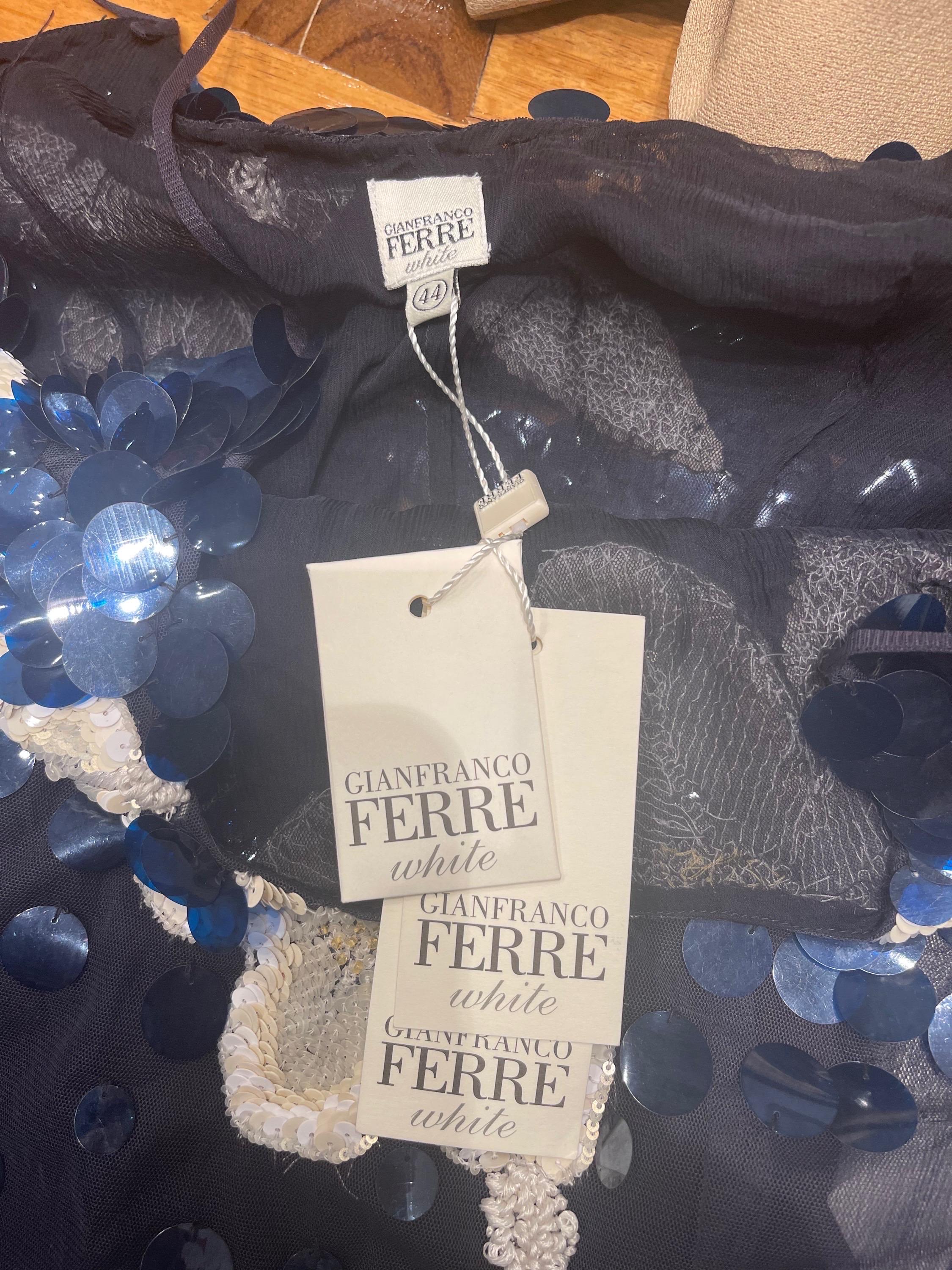 NWT Gianfranco Ferre Size 8 Navy Blue White Sequin Paillettes Silk Chiffon Top In New Condition For Sale In San Diego, CA