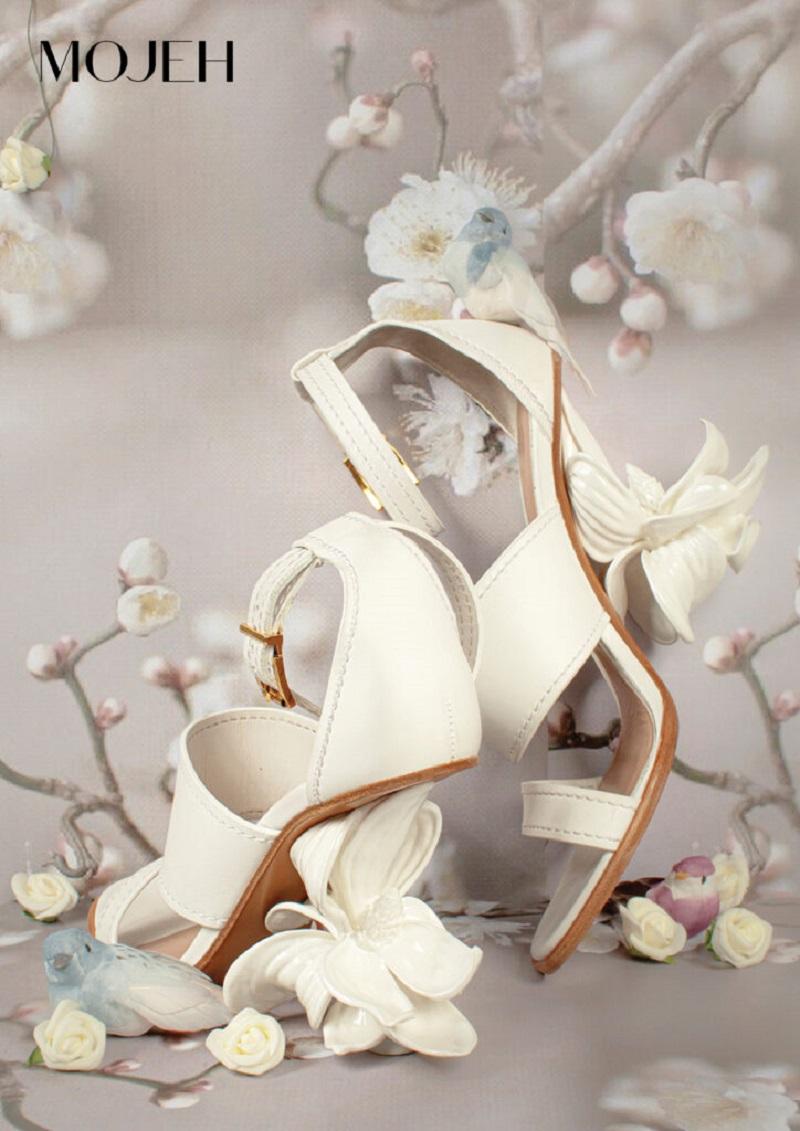 Spring summer 2020 at the British fashion house saw the arrival of Flowers Heels, a concept that proves once again Alexander McQueen's eternal fascination with nature.
 As seen on the brand’s spring summer 2020 runway, the latest offering from