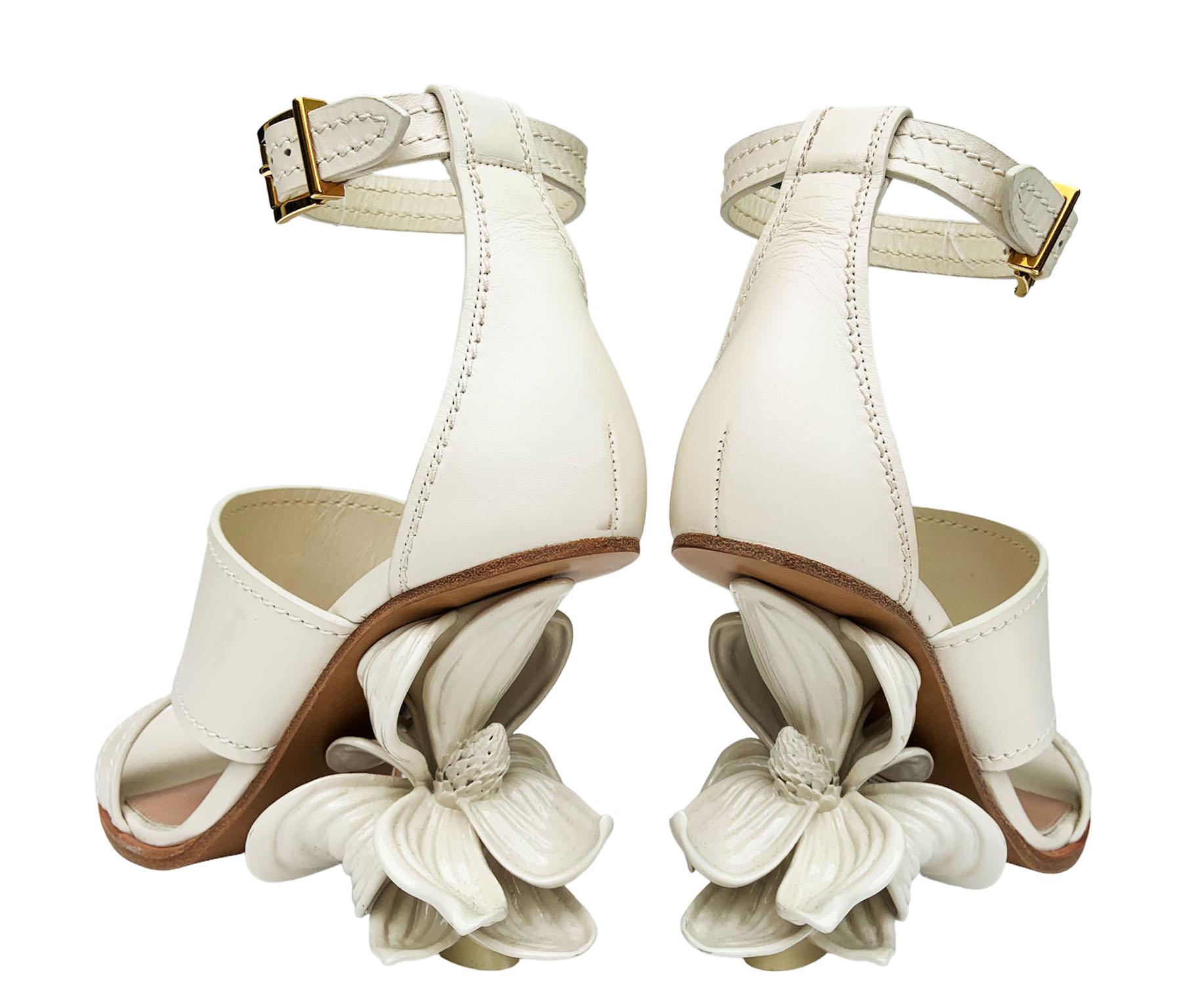 NWT Alexander McQueen 3D Magnolia Flower Heel Off White Shoes Sandals Italian 39 2