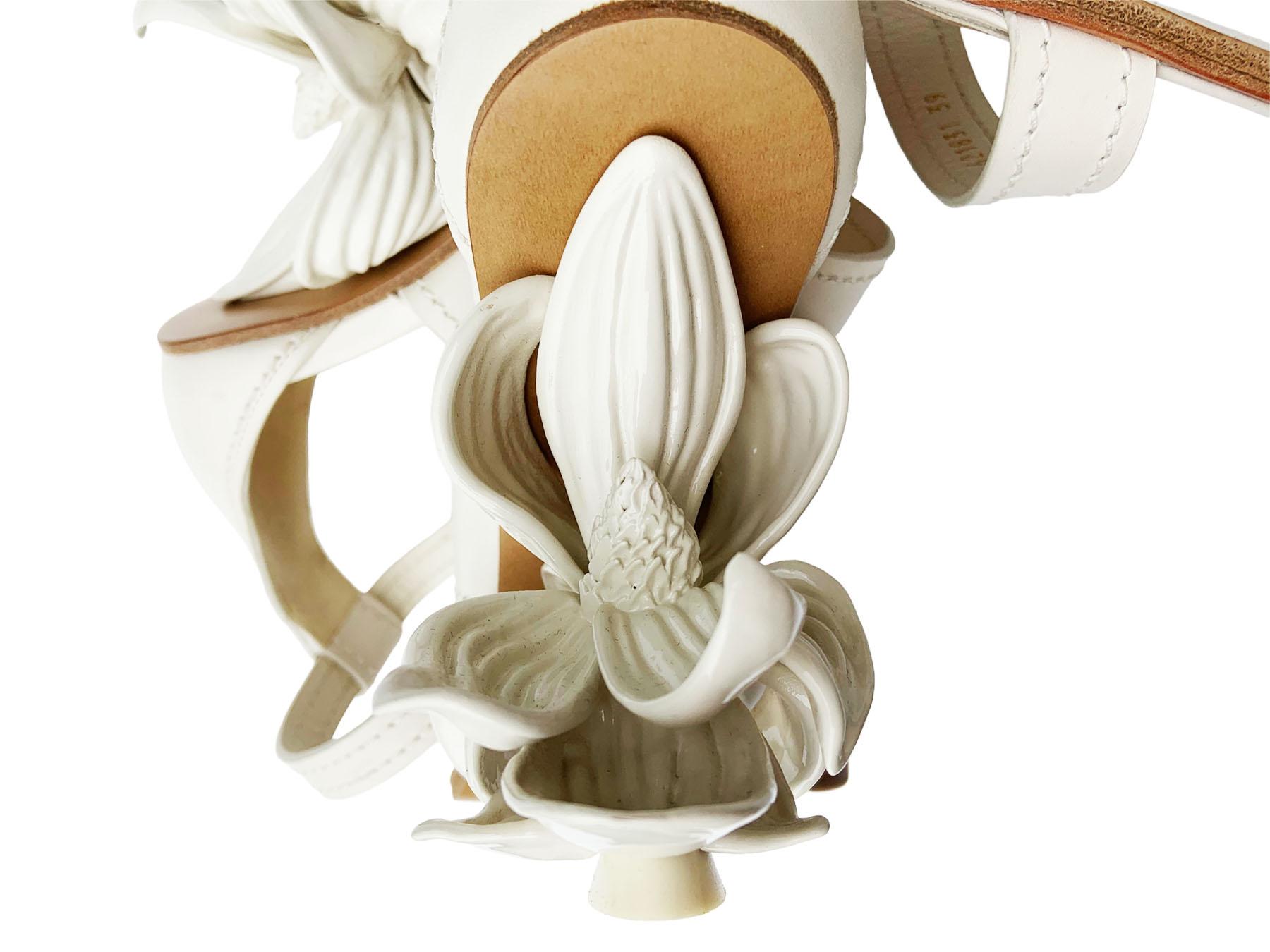 NWT Alexander McQueen 3D Magnolia Flower Heel Off White Shoes Sandals Italian 39 4